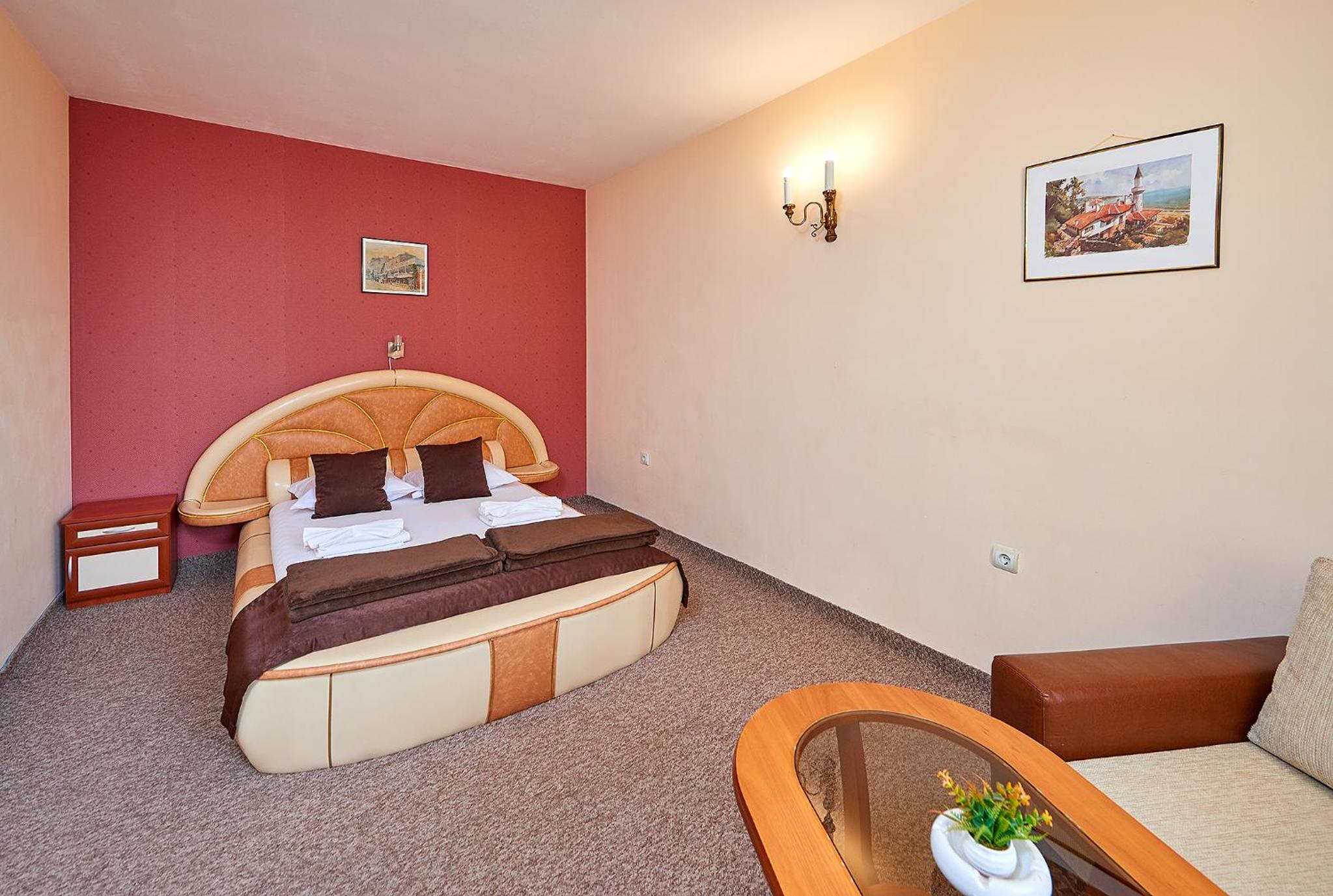 Double Room with Balcony - Photo 3