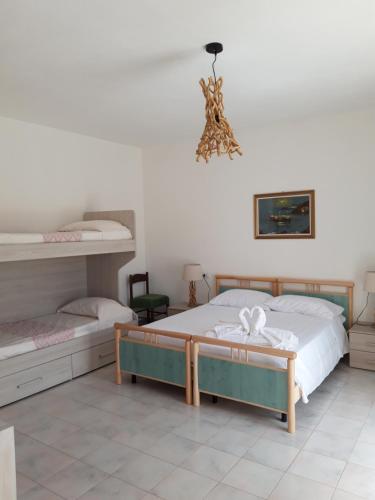 Double or Twin Room with Private Bathroom - Photo 8