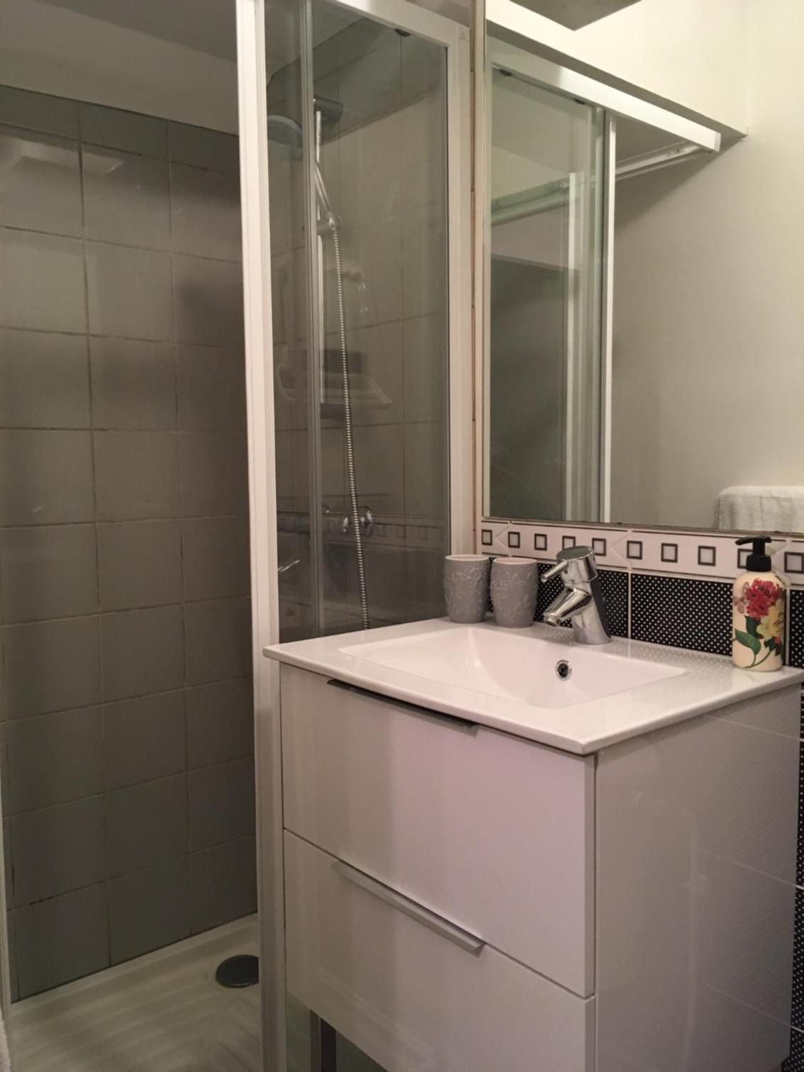 Studio Apartment - Photo 1
