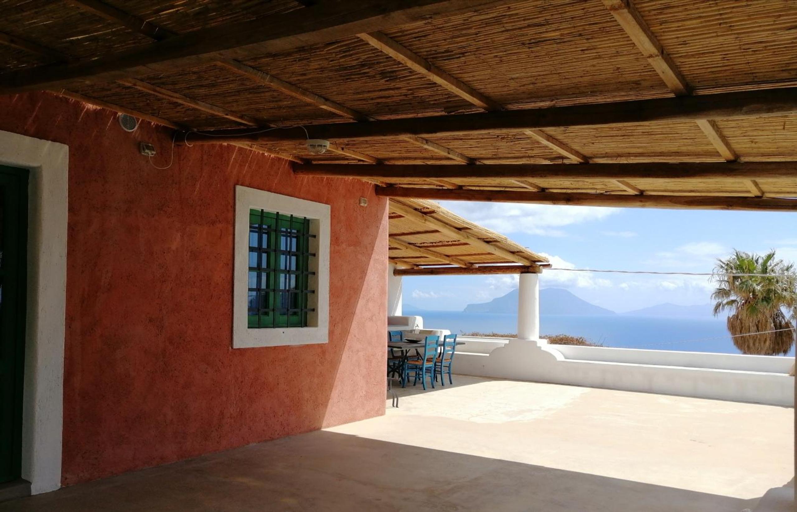 Deluxe Double Room with Side Sea View