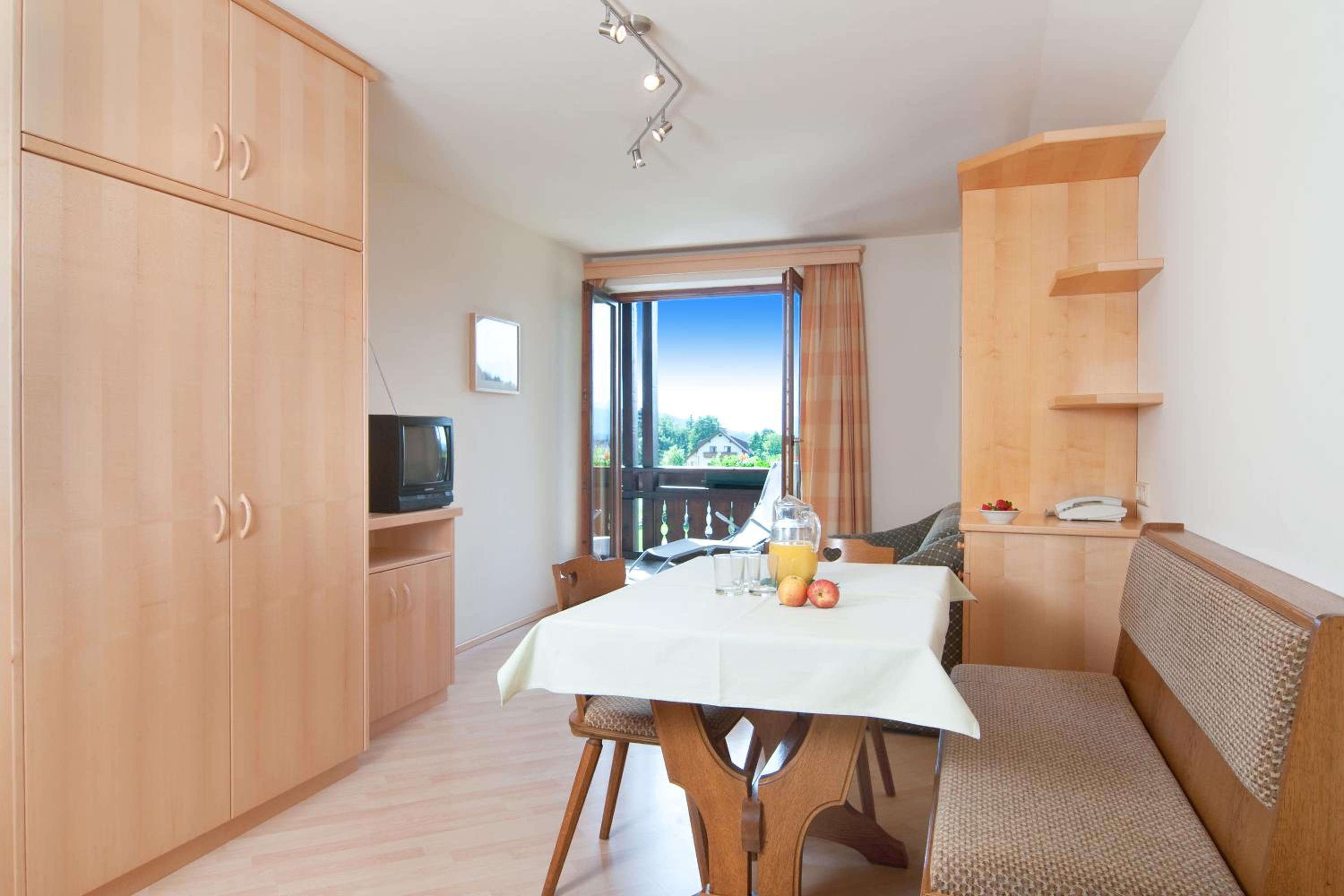 One-Bedroom Apartment with Balcony  -Type B photo 1