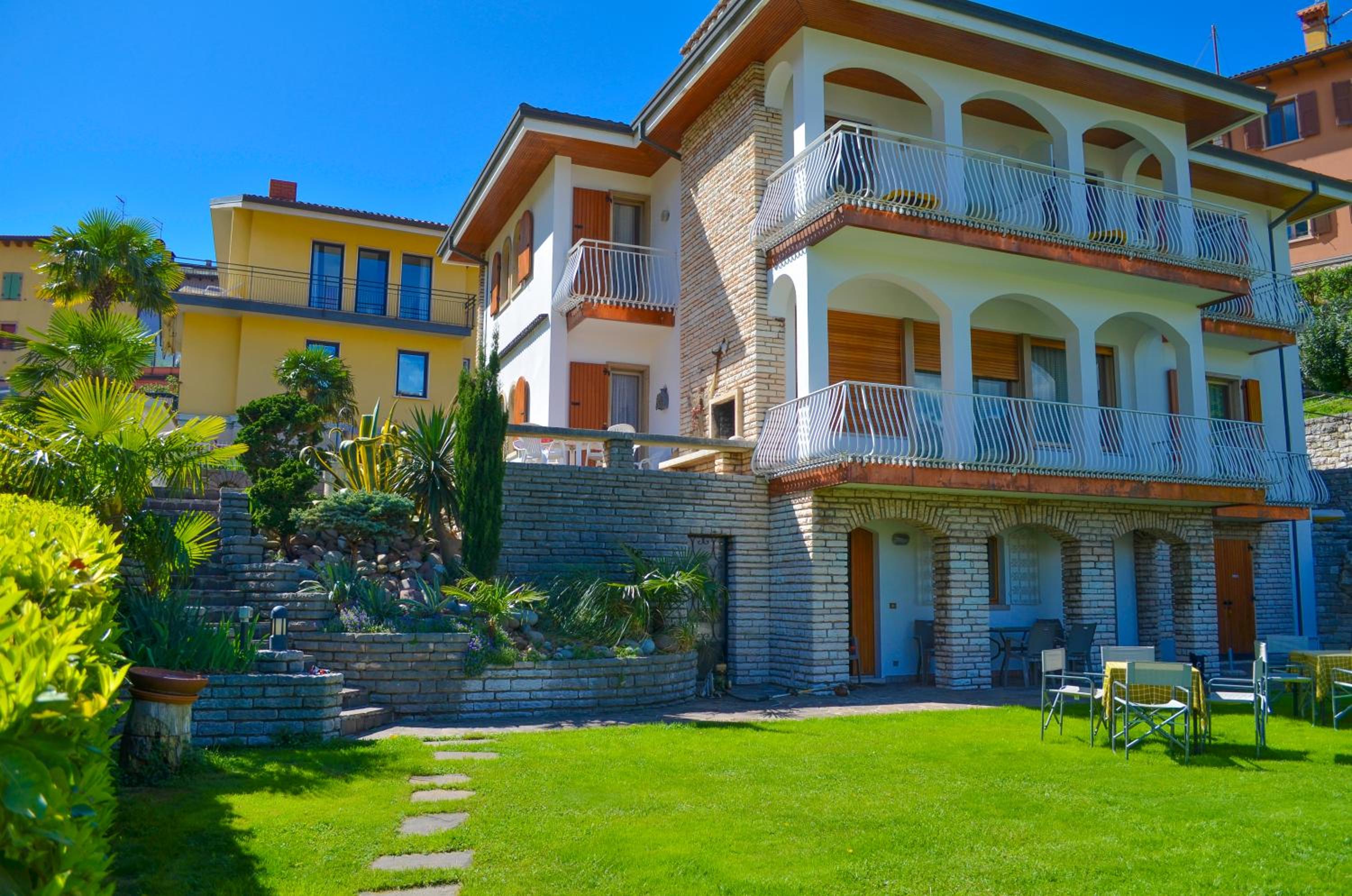 Apartment with Lake View photo 3