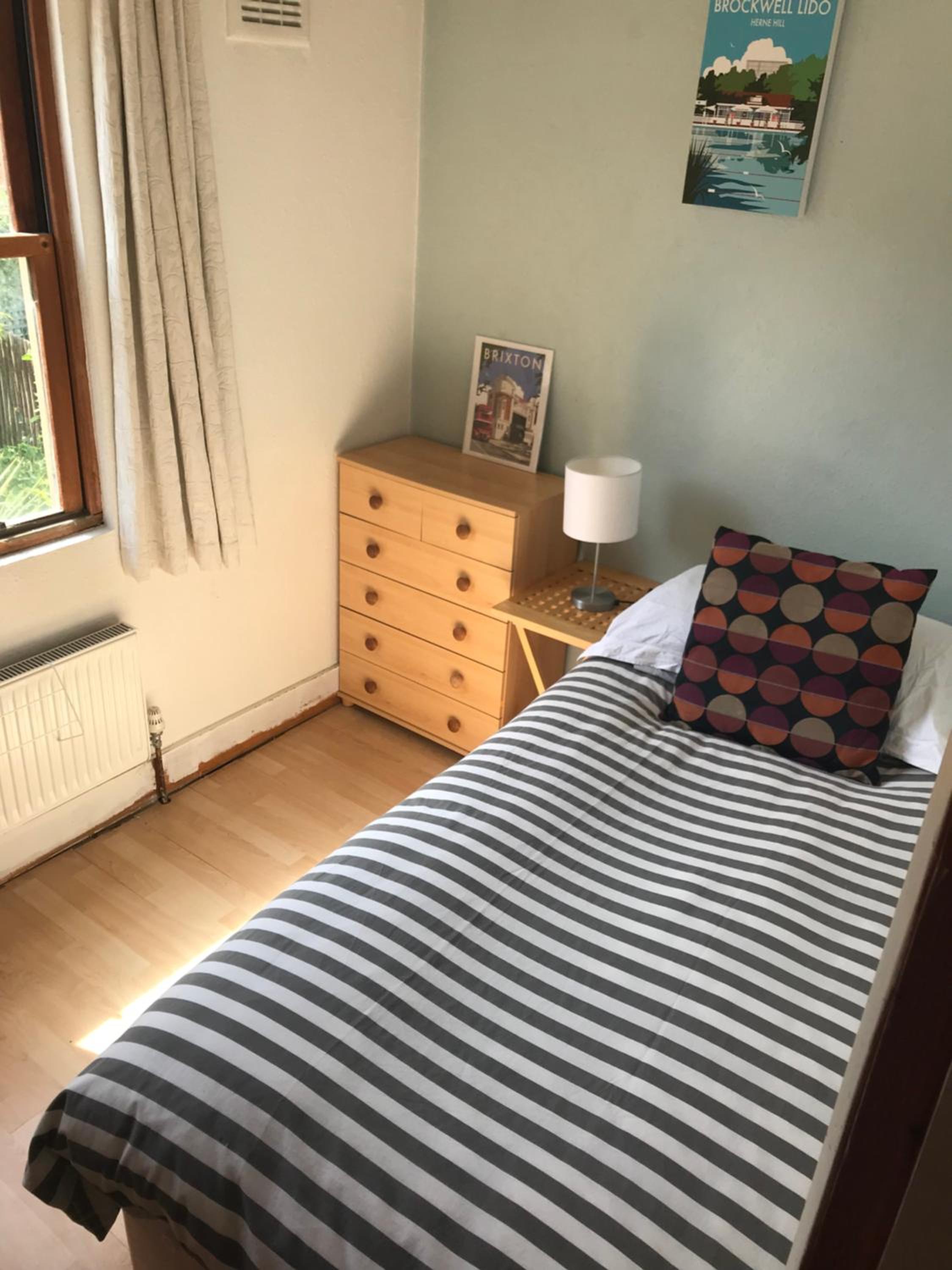 Standard Single Room with Shared Bathroom photo 2