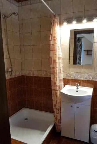 Double Room with Balcony - Photo 5