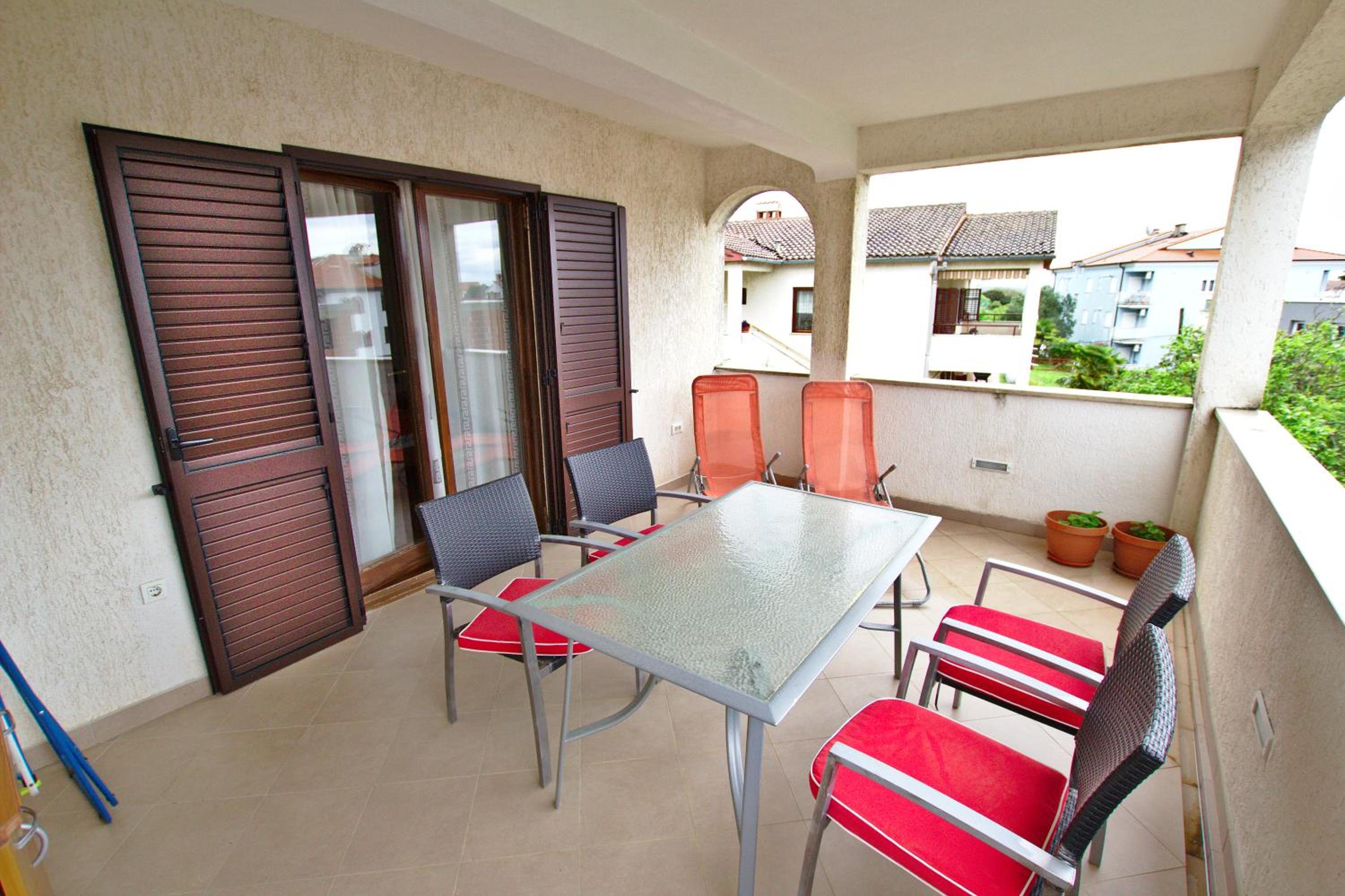 Comfort One-Bedroom Apartment with Balcony photo 1