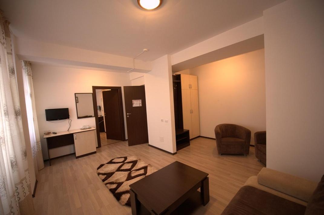 Suite - Photo 4