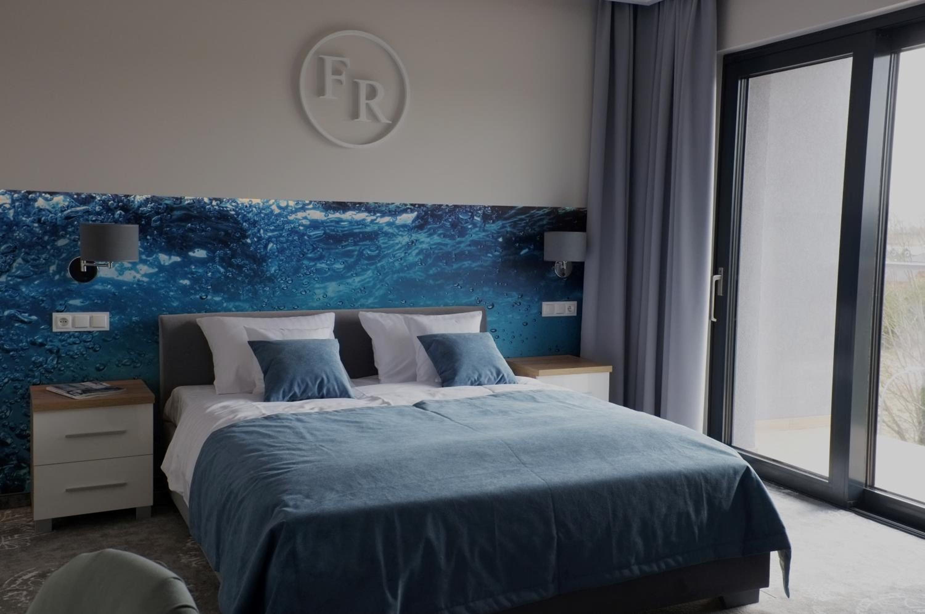 King Room with Balcony - Photo 5