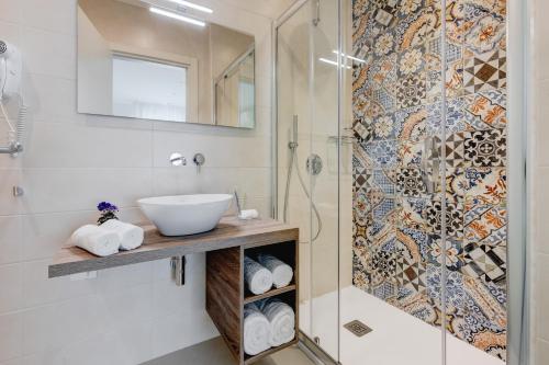 Deluxe Double Room with Balcony photo 3