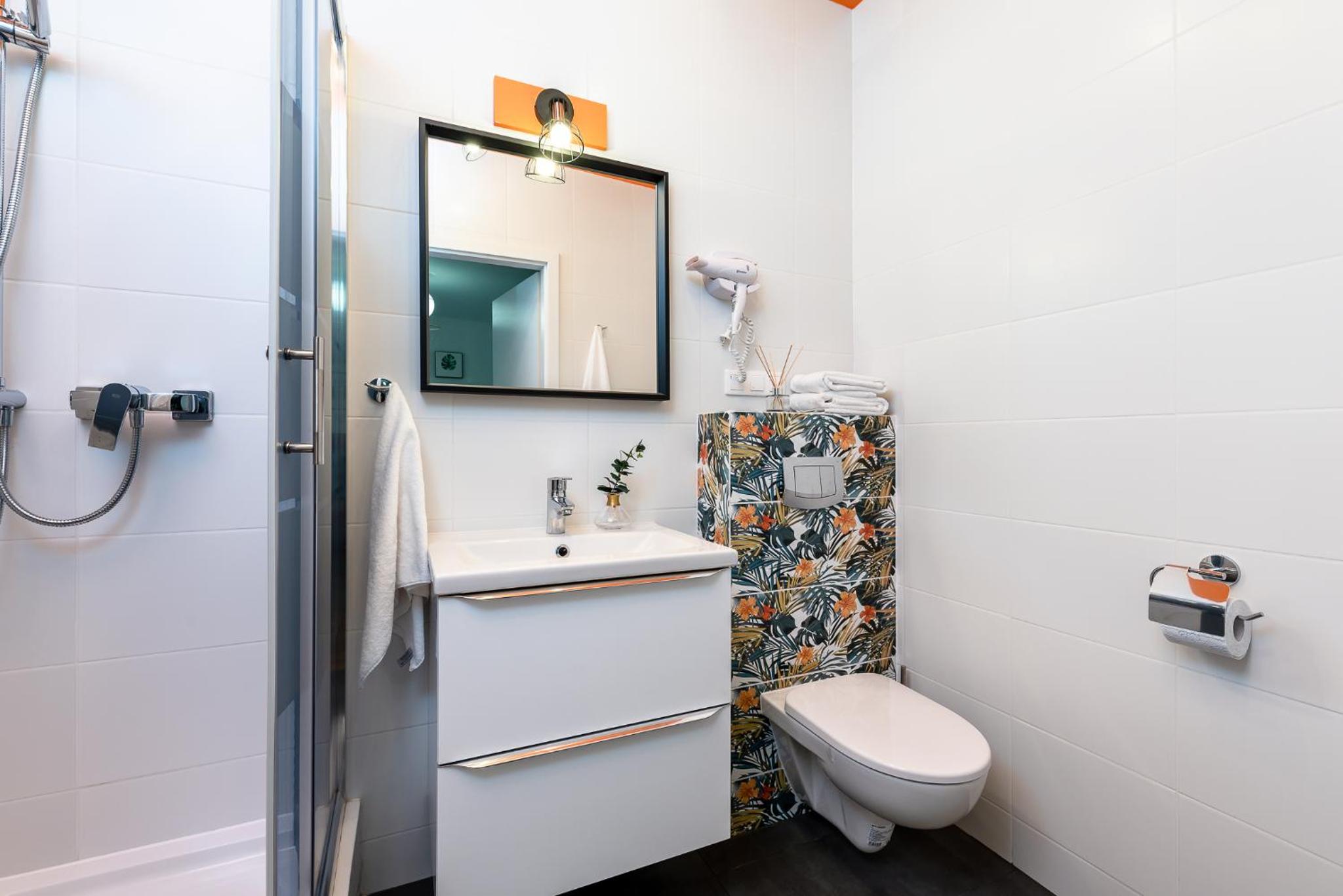 One-Bedroom Apartment - Photo 3