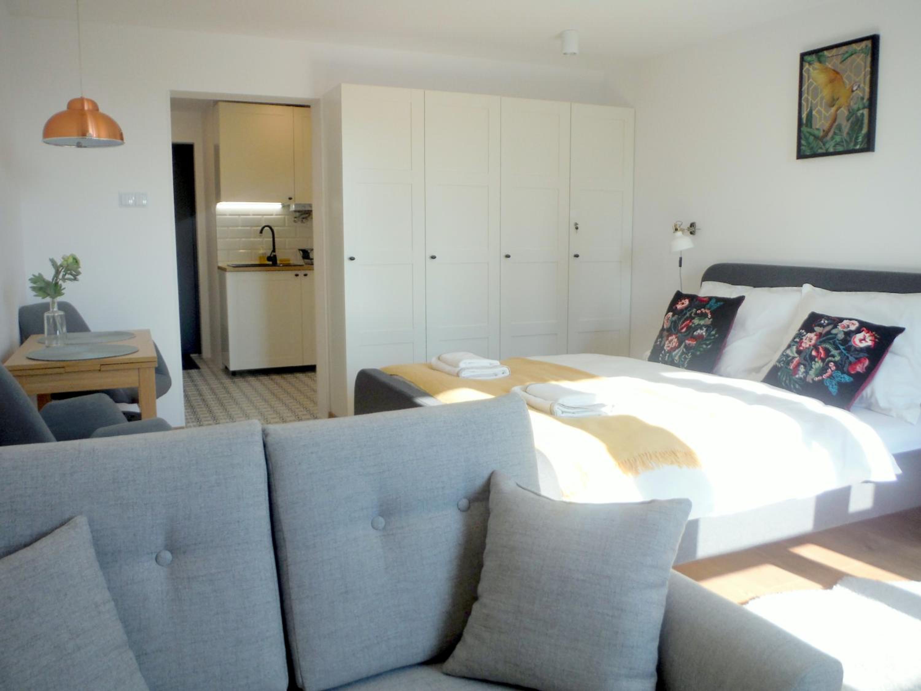 Apartment with Balcony - Photo 14