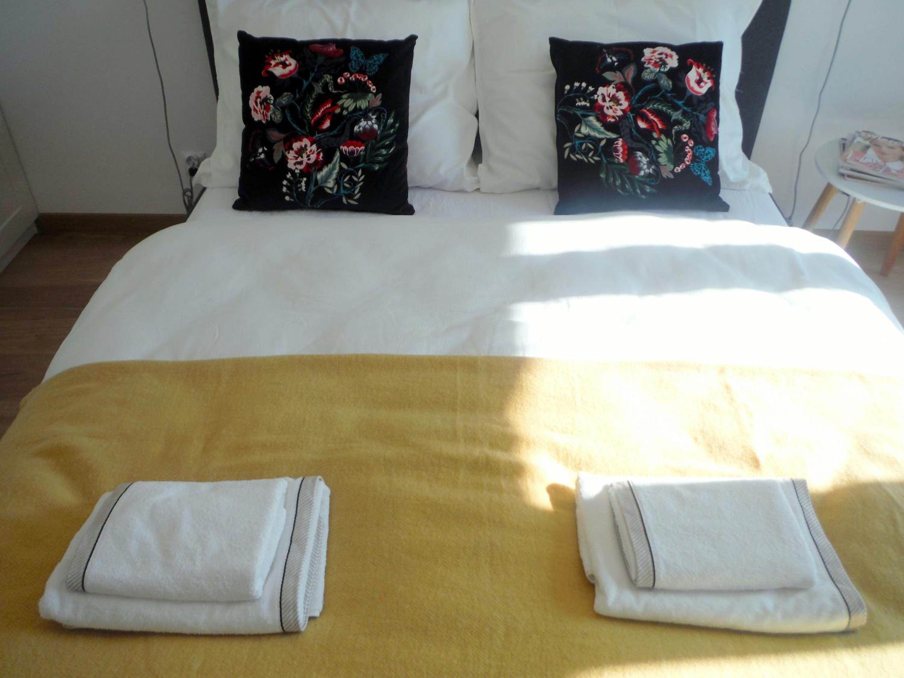 Apartment with Balcony - Photo 15
