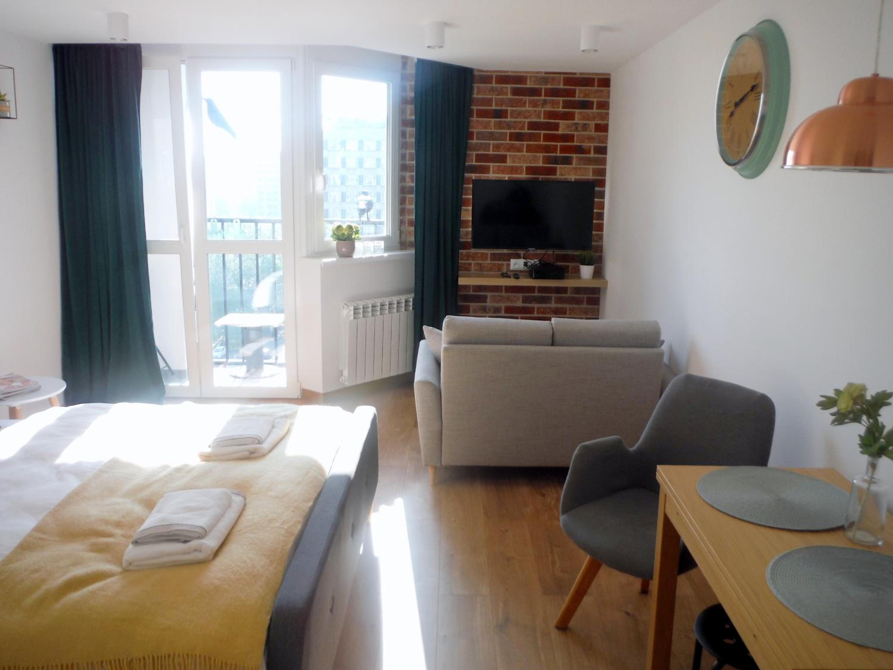 Apartment with Balcony - Photo 17