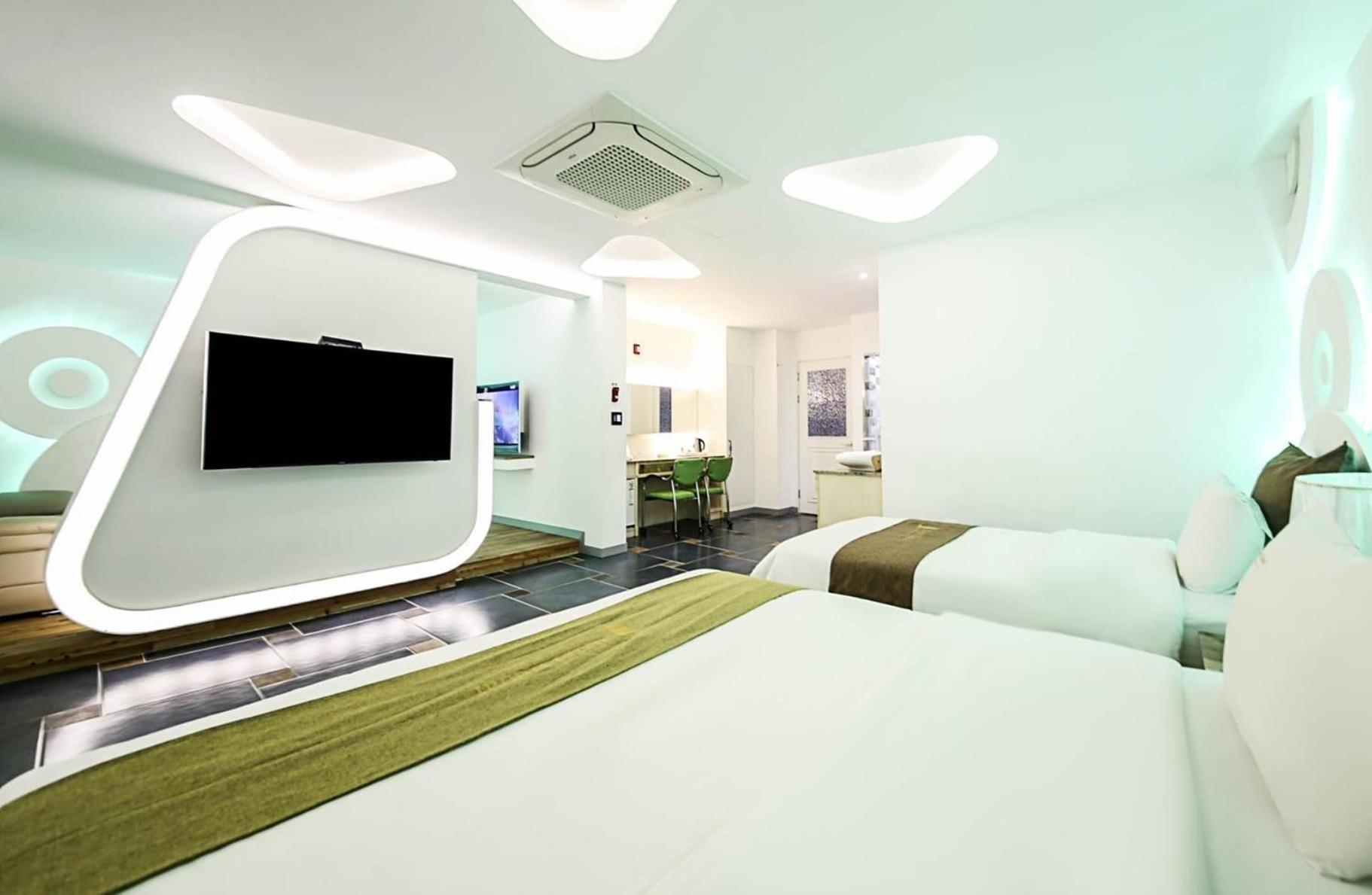Large Double or Twin Room photo 3