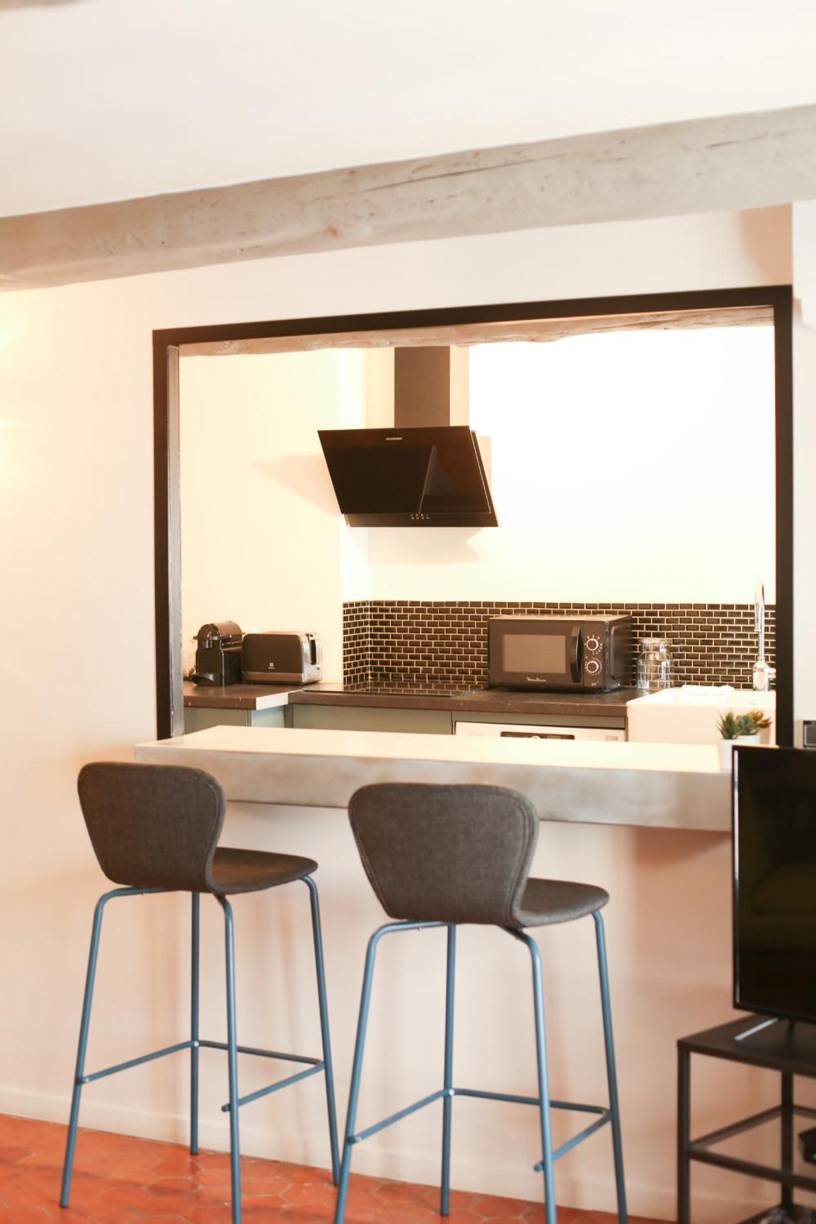 One-Bedroom Apartment photo 2