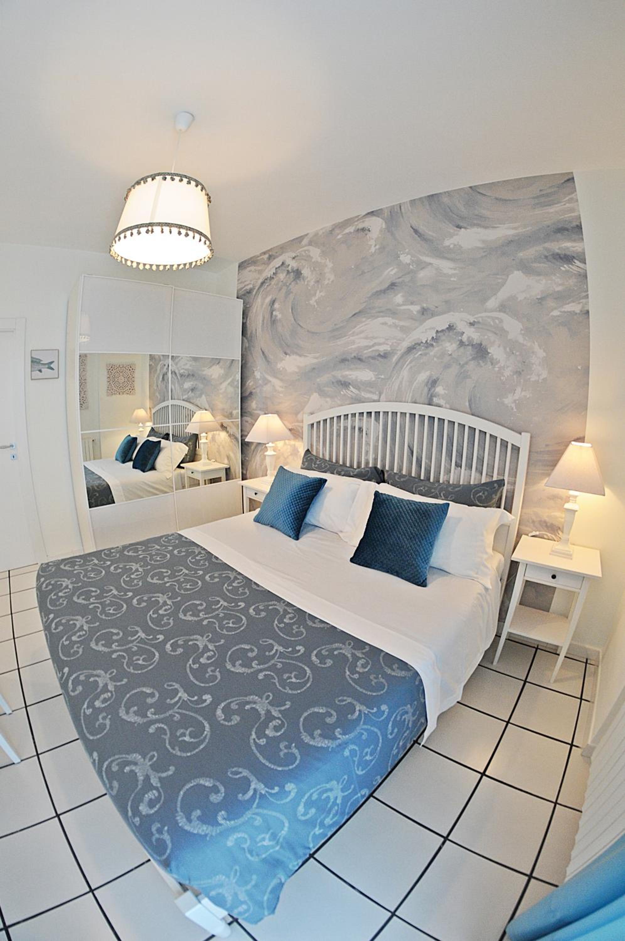 Double Room with Balcony and Sea View - Photo 9