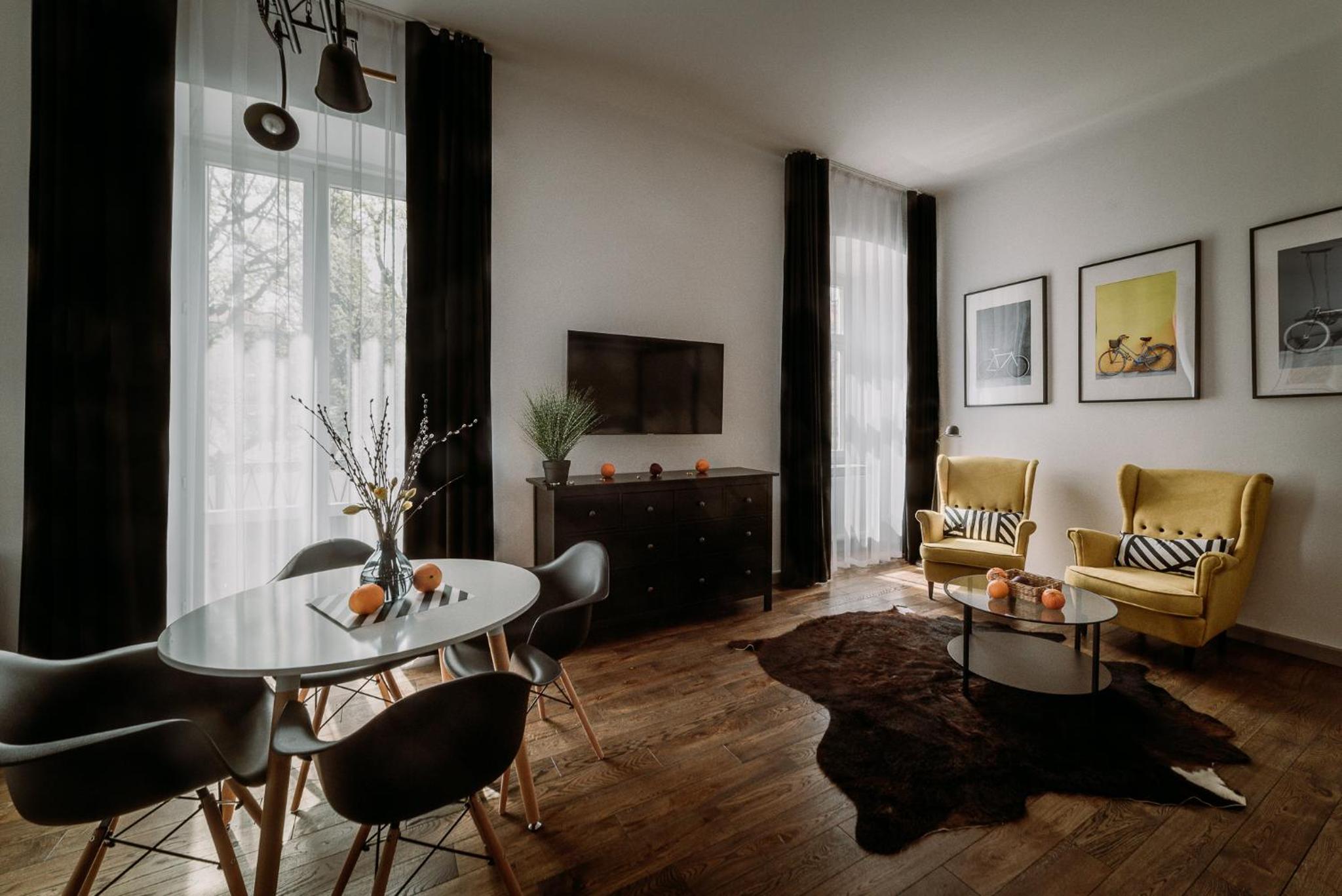 One-Bedroom Apartment - Photo 9