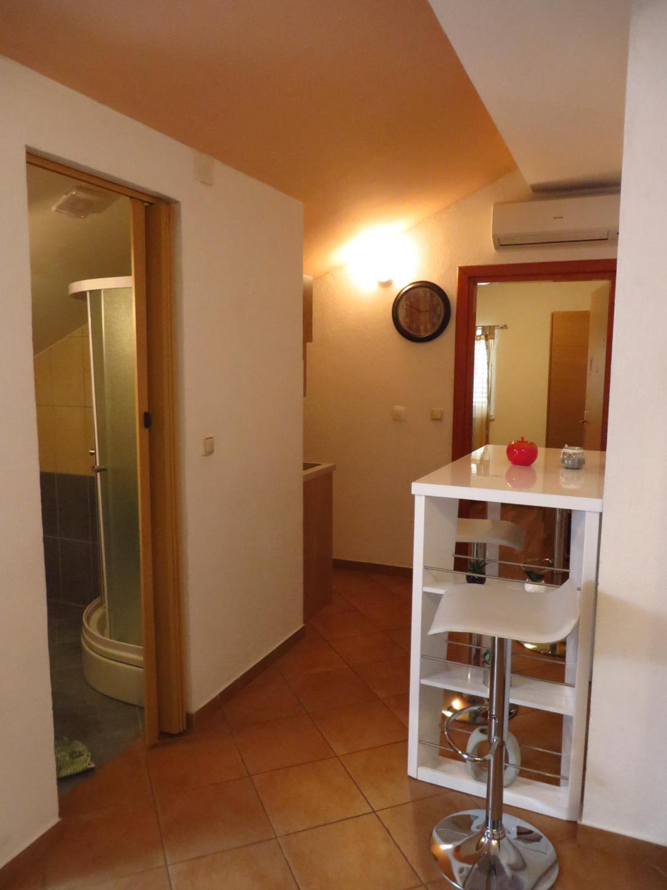 Economy Two-Bedroom Apartment - Attic photo 3