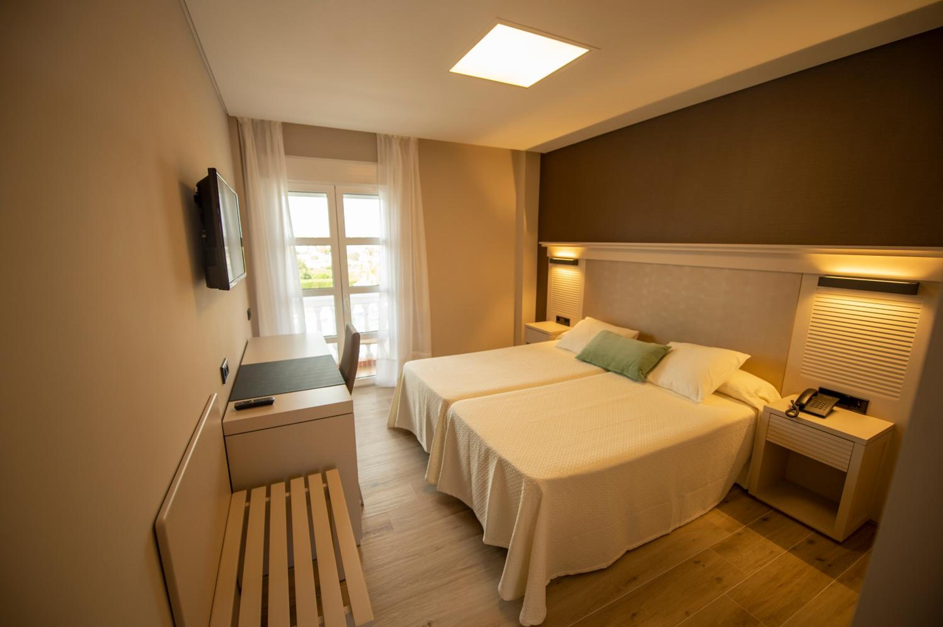 Double or Twin Room photo 2