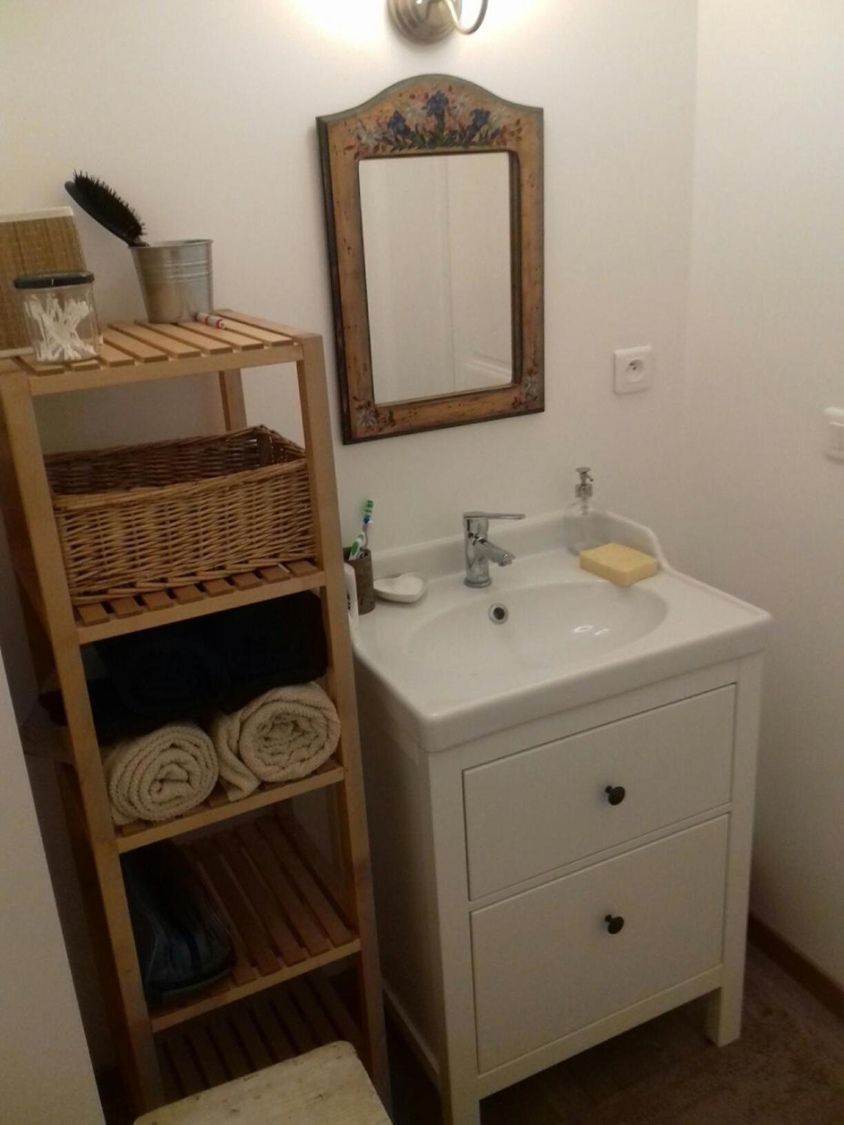 One-Bedroom Apartment - Photo 12