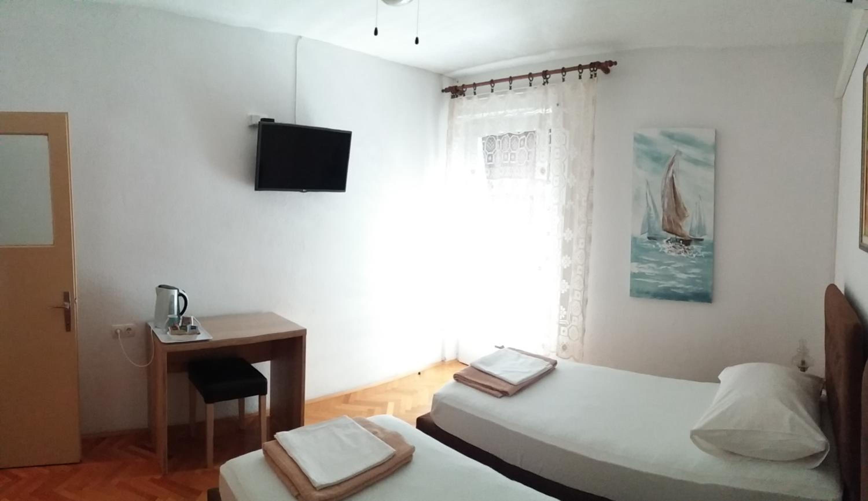 Single Room with Private External Bathroom