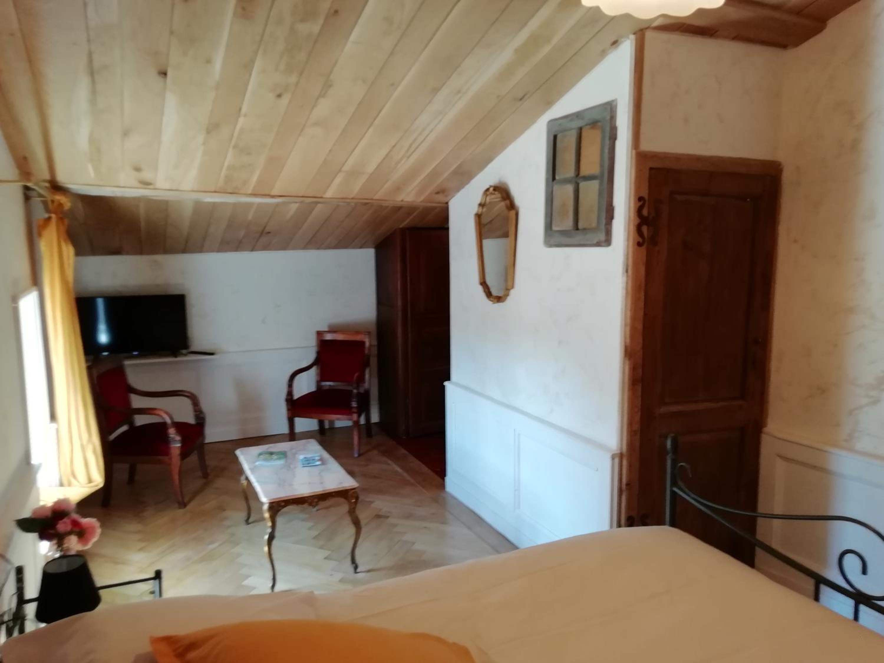 Large Double Room photo 1