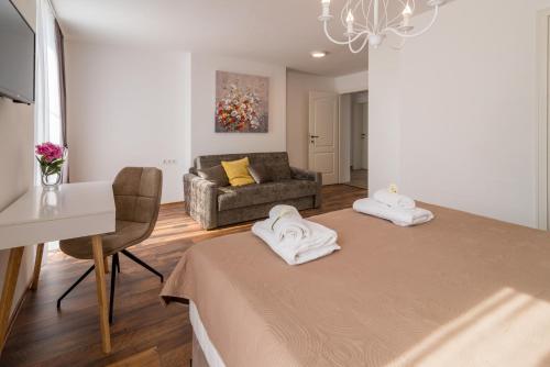 Deluxe Family Room - Photo 3
