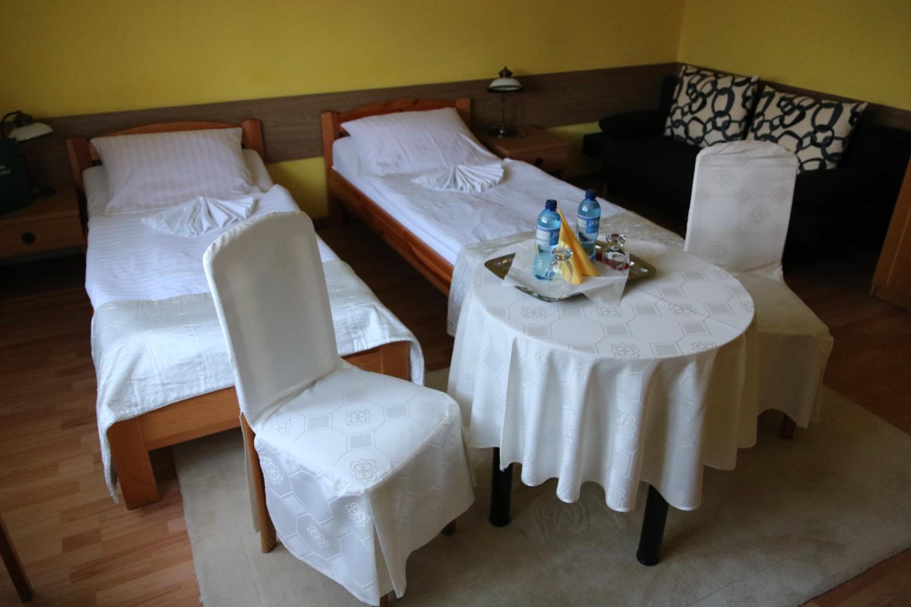 Large Double Room - Photo 1