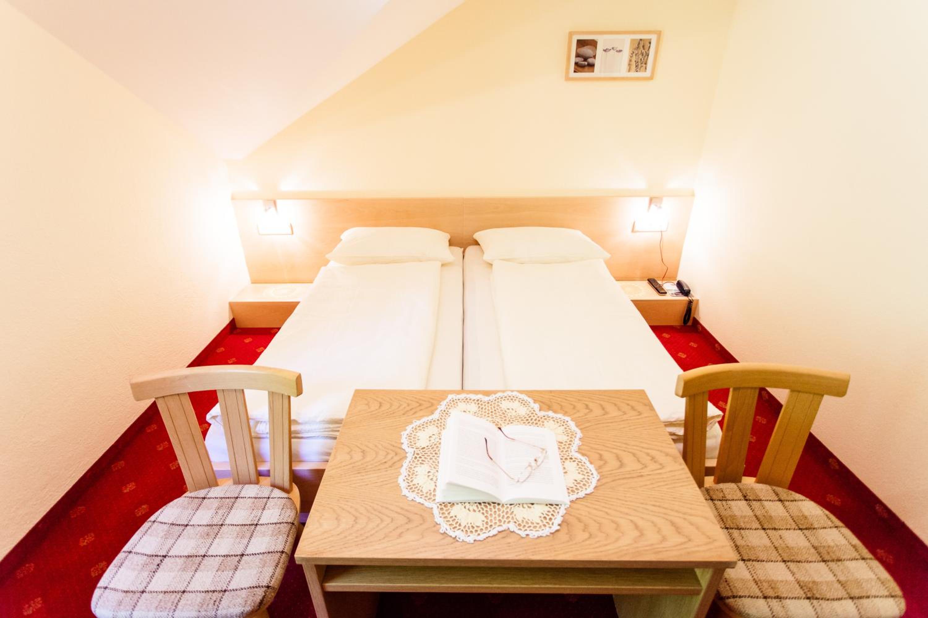 Double or Twin Room with Garden View photo 3