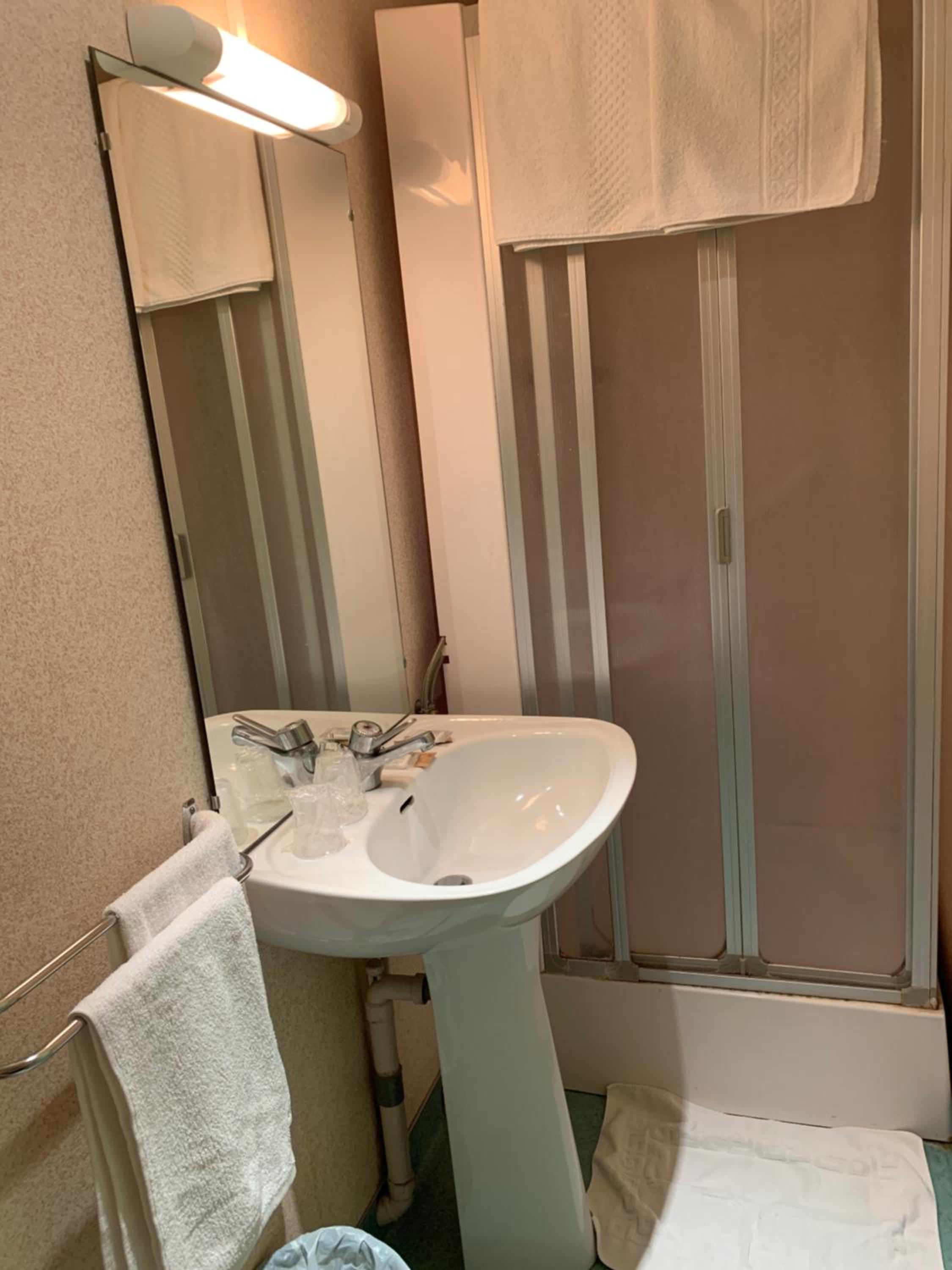 Double Room - Photo 5
