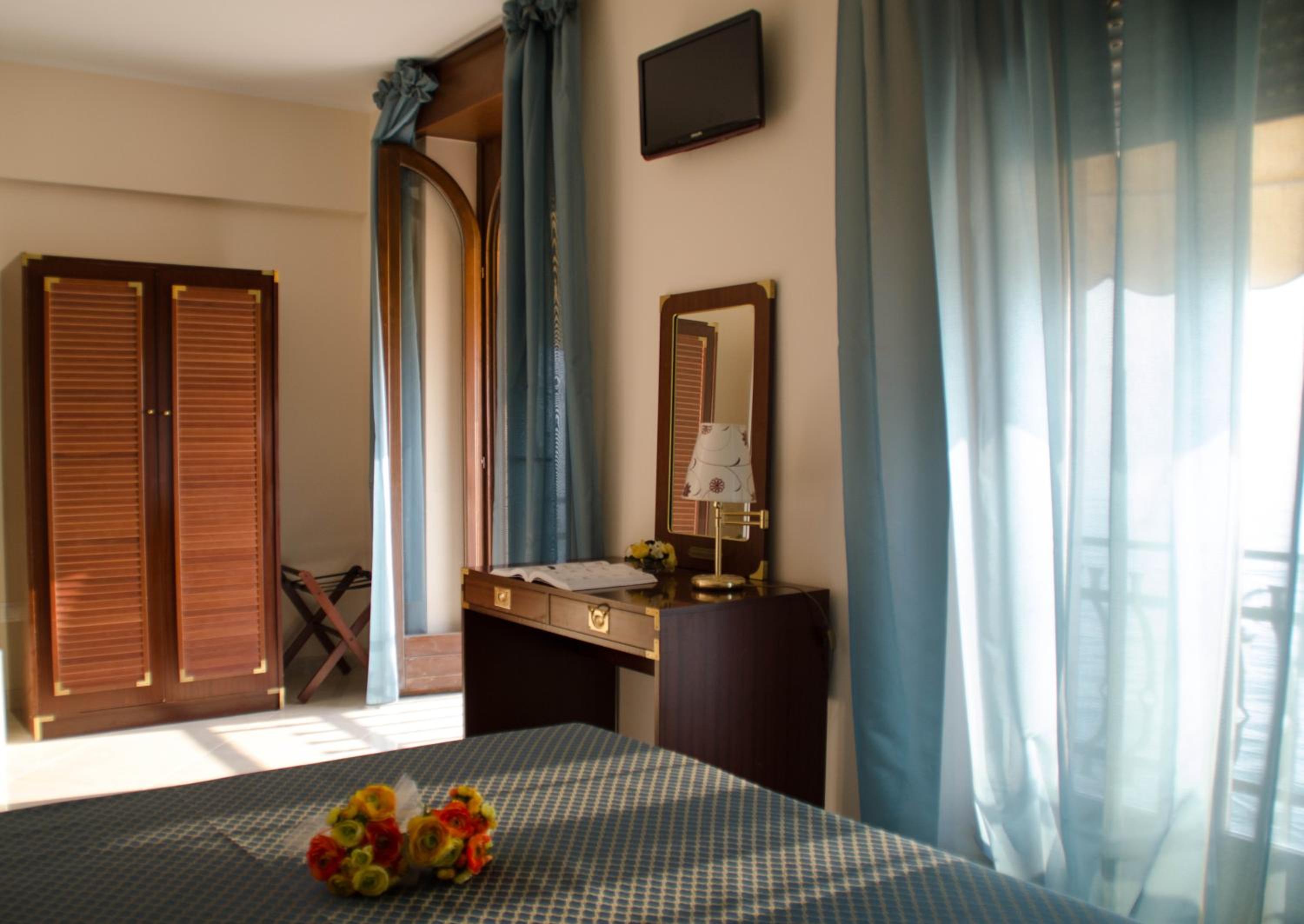Superior Double Room with Balcony and Lake View photo 3