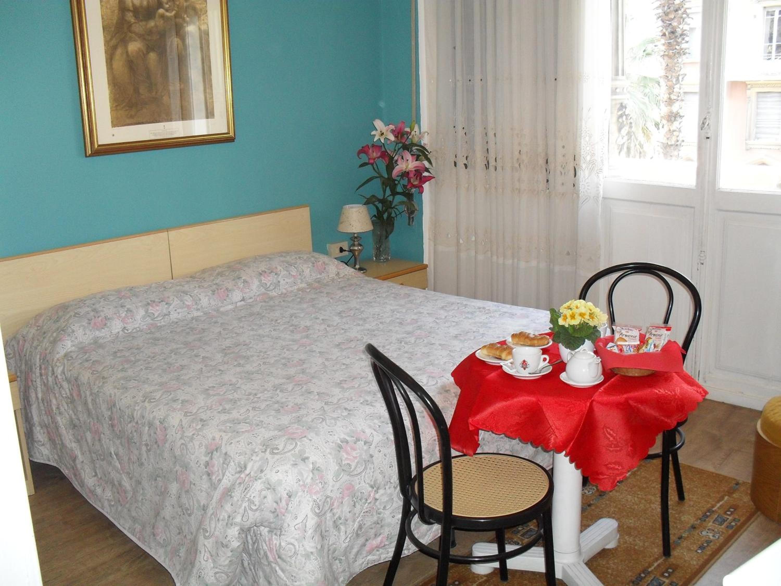 Double or Twin Room with Balcony and Sea View - Photo 7