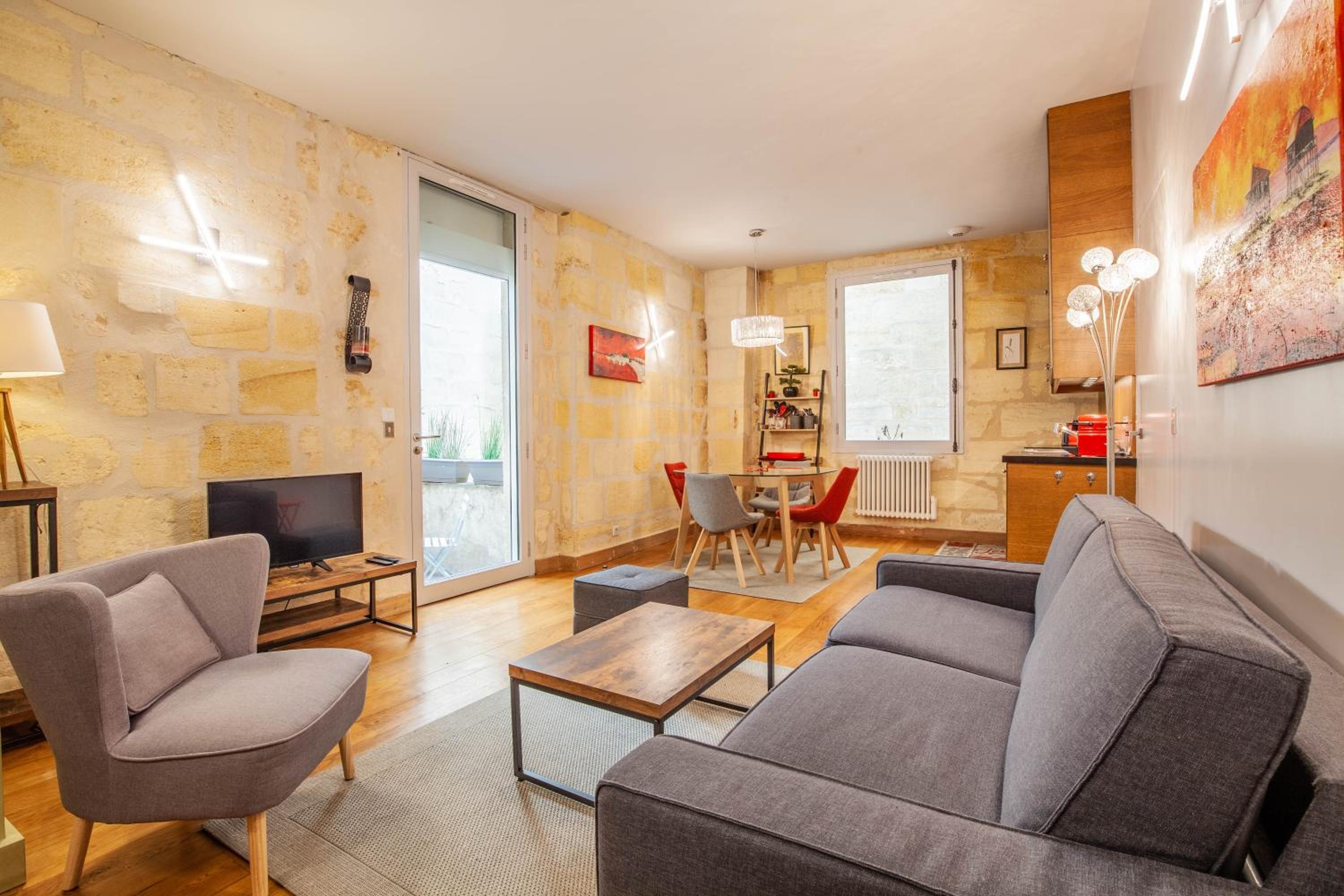 Apartment with Balcony - Photo 20