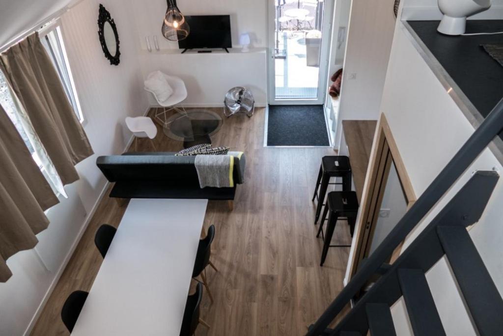 Three-Bedroom Apartment photo 1