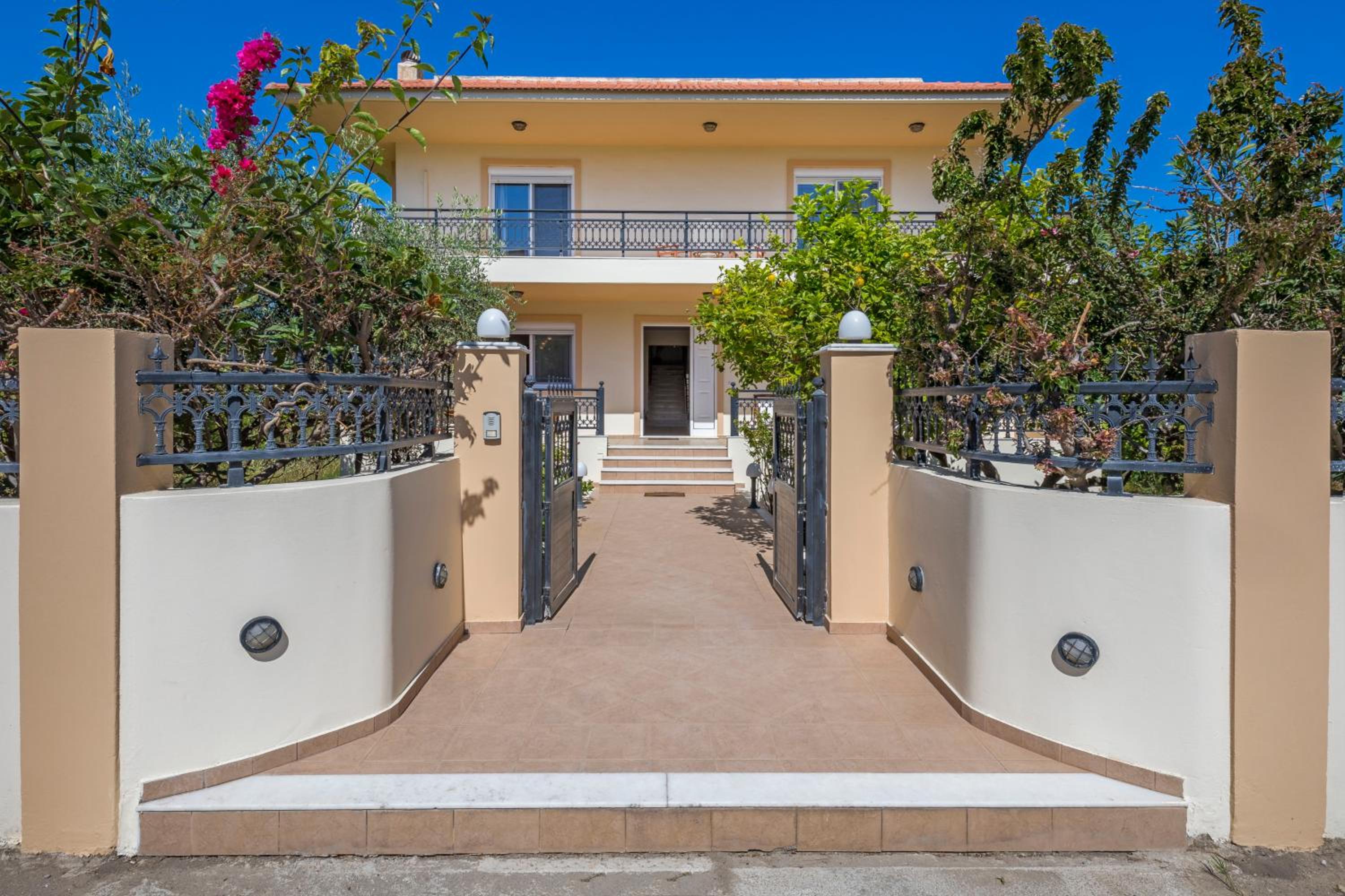 Villa with Garden View