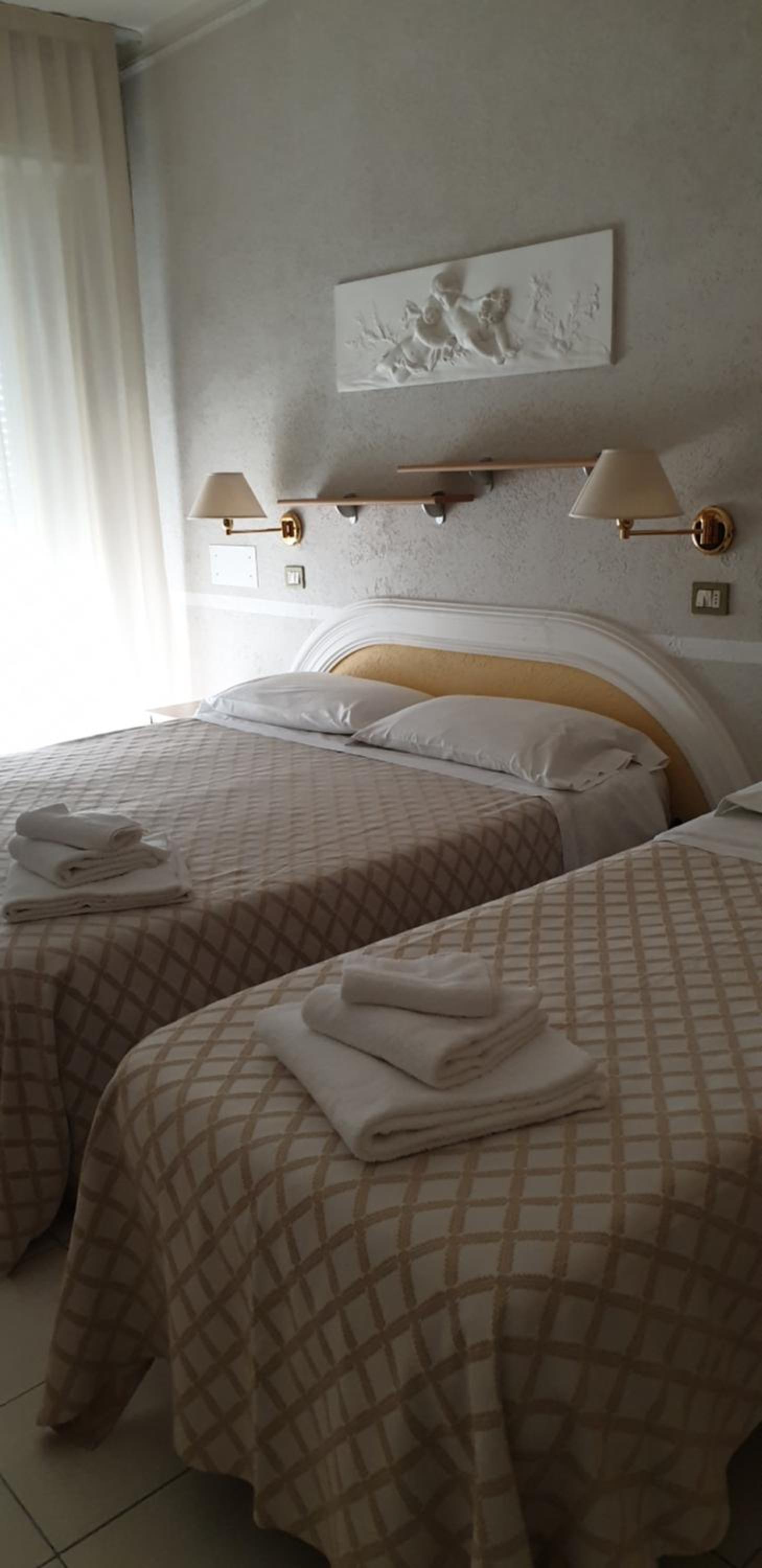 Double or Twin Room with Extra Bed photo 2