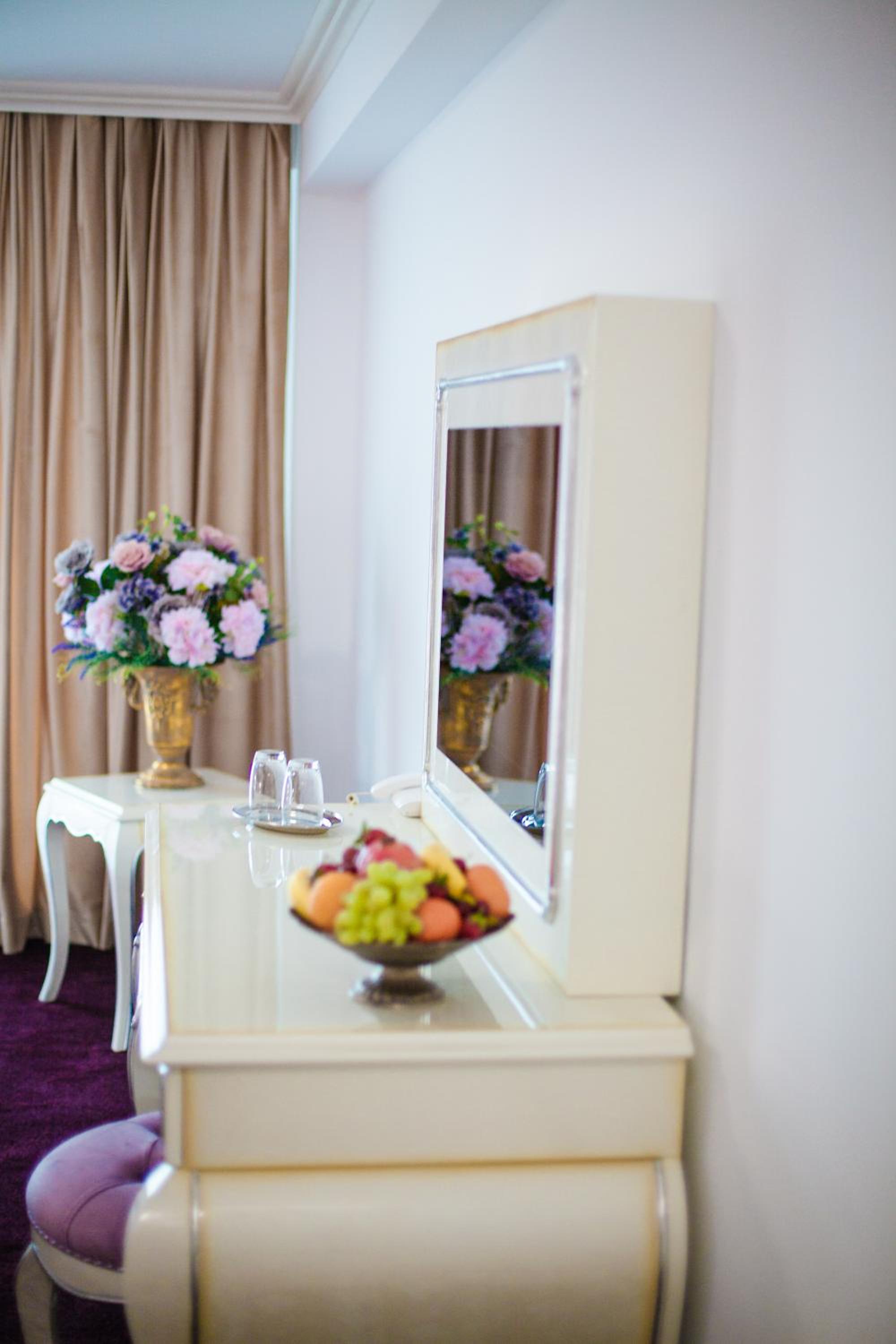 Deluxe King Room - Photo 3