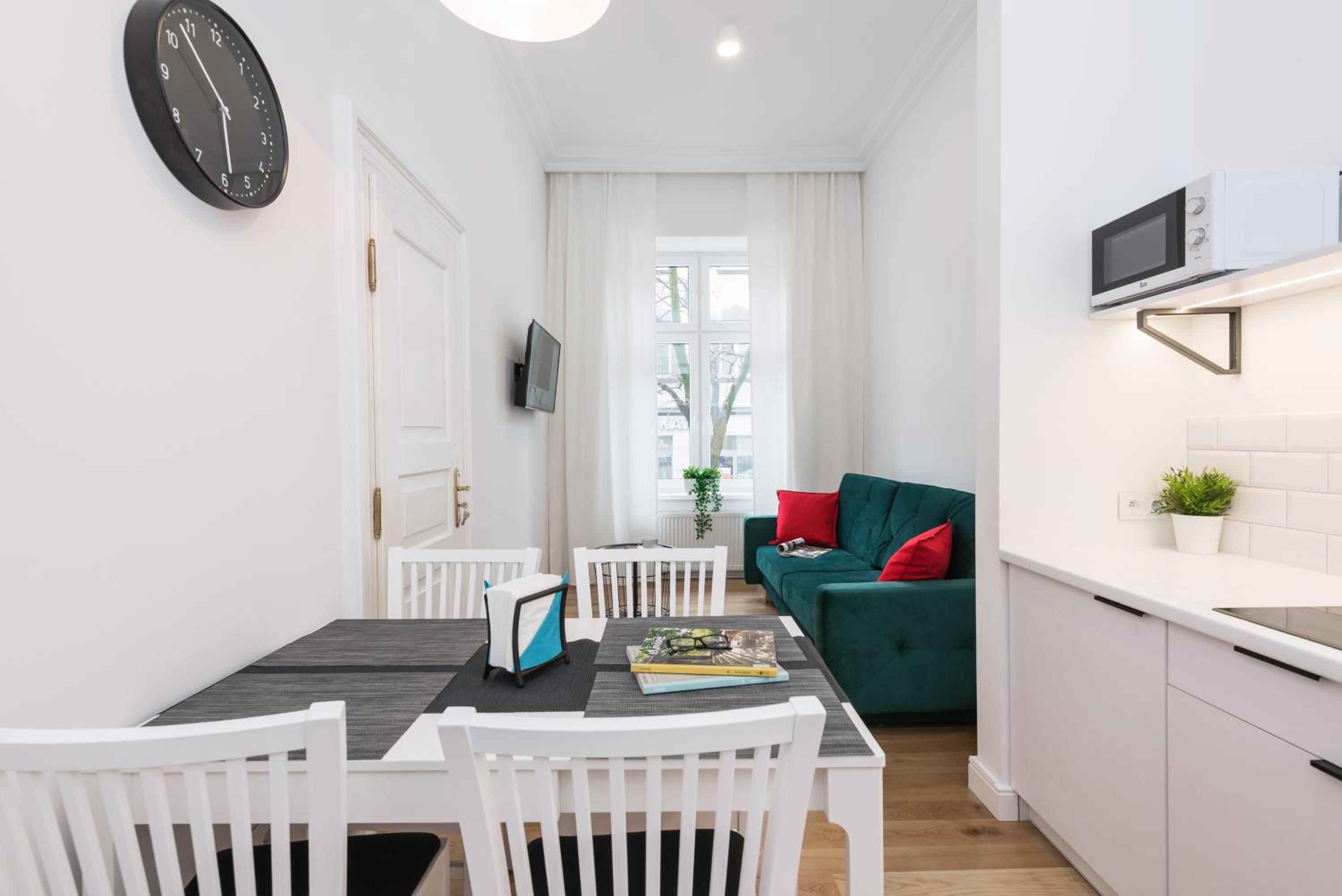 One-Bedroom Apartment - Photo 2