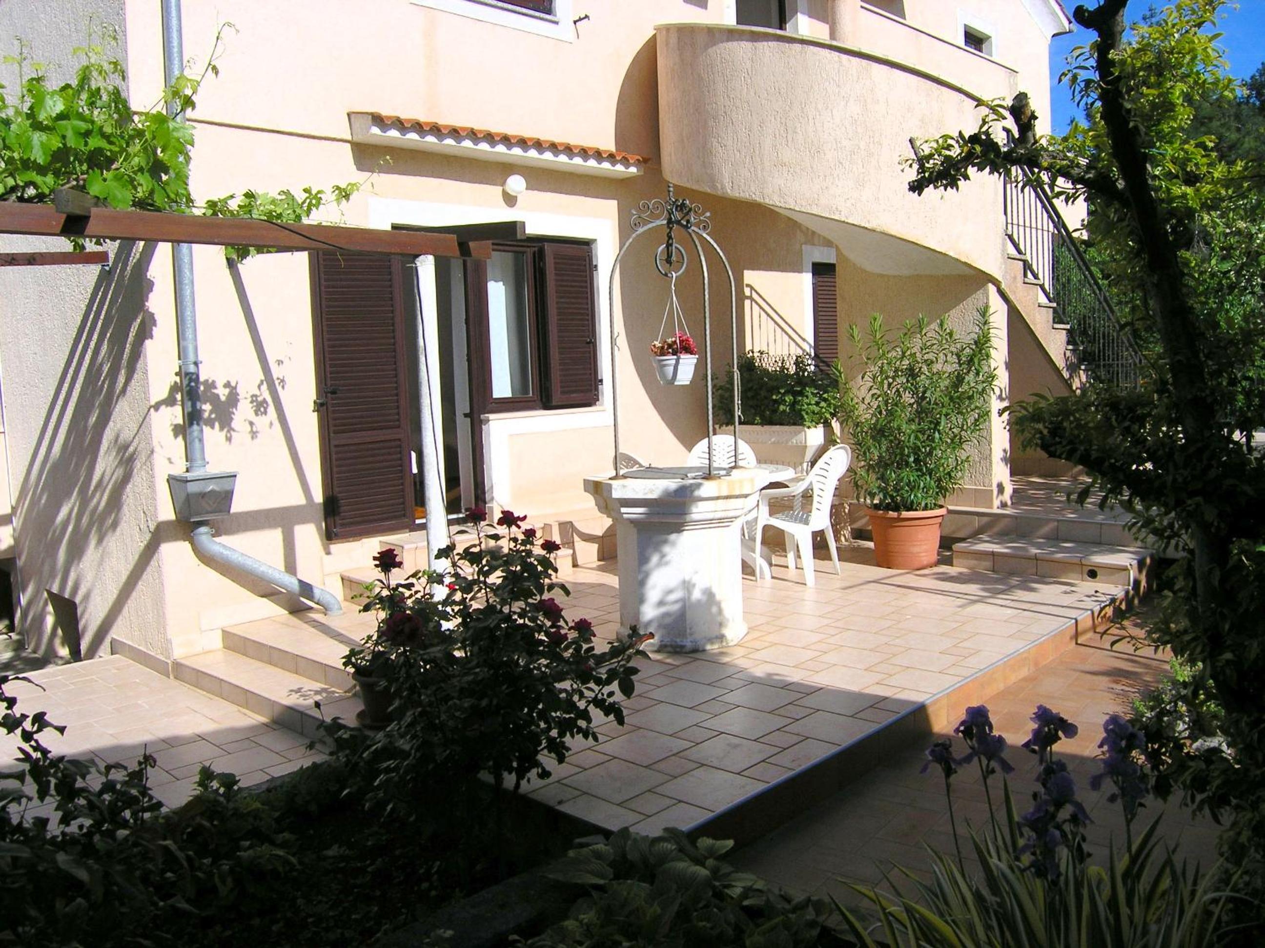 Apartment with Garden View