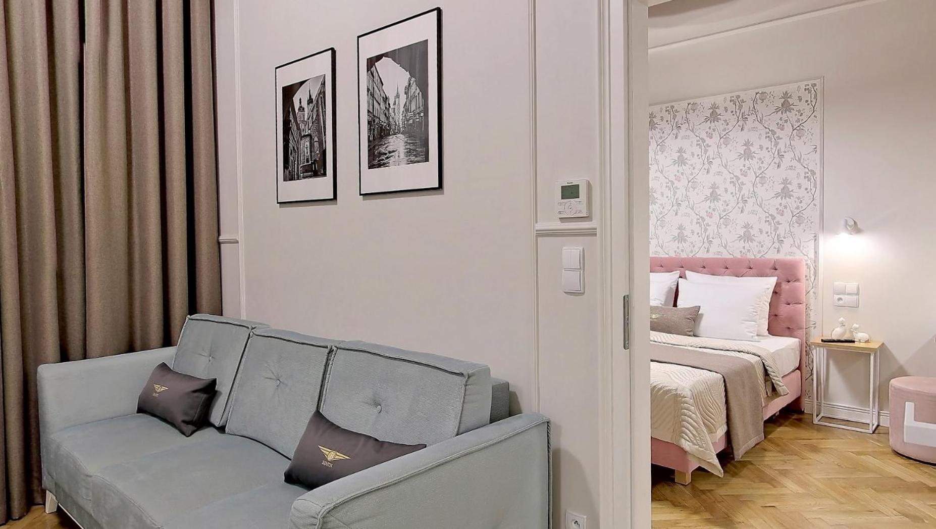 Deluxe One-Bedroom Apartment - King Bed