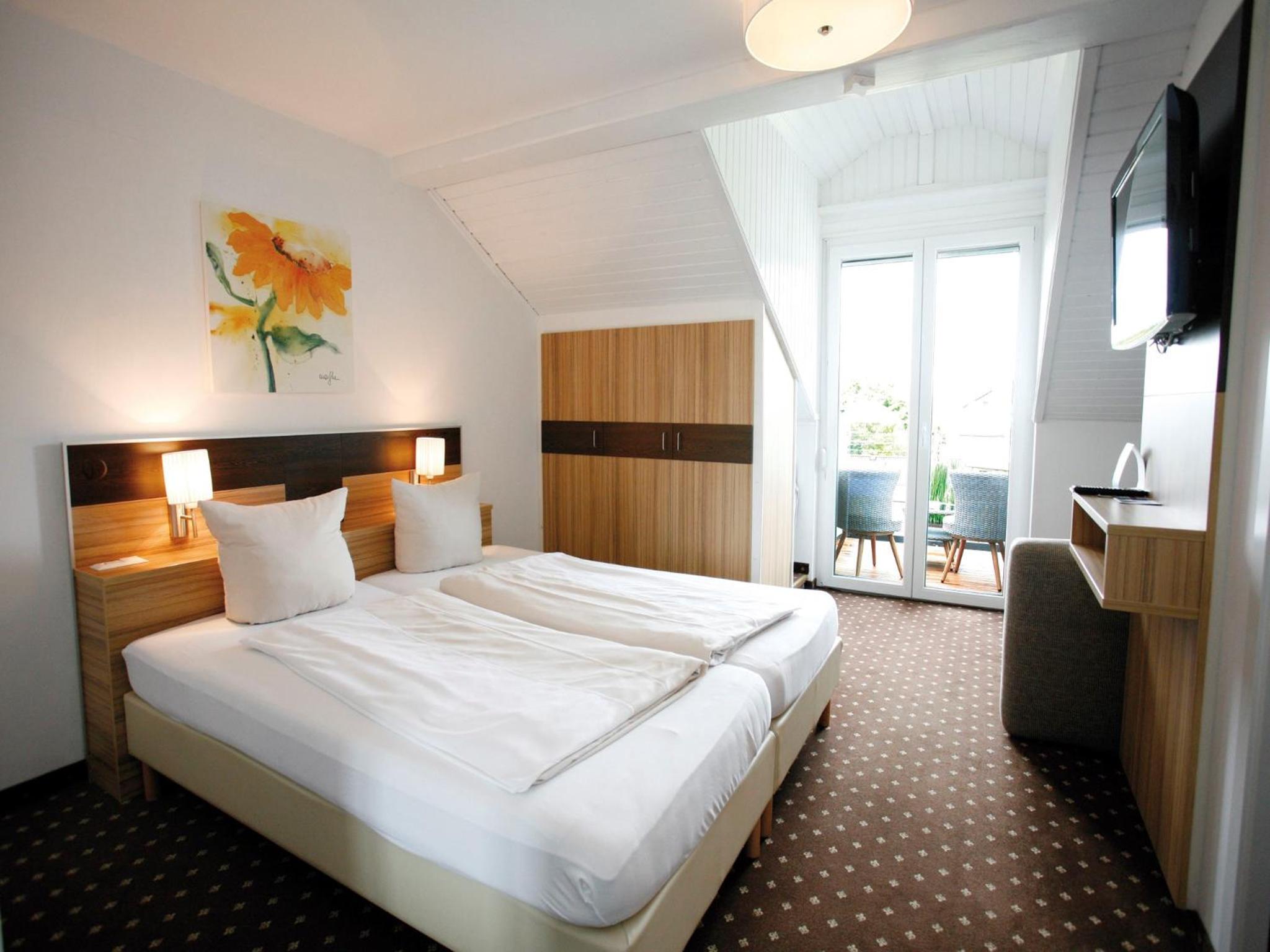 Double Room with Balcony - Photo 3