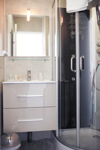 Double Room - Photo 6