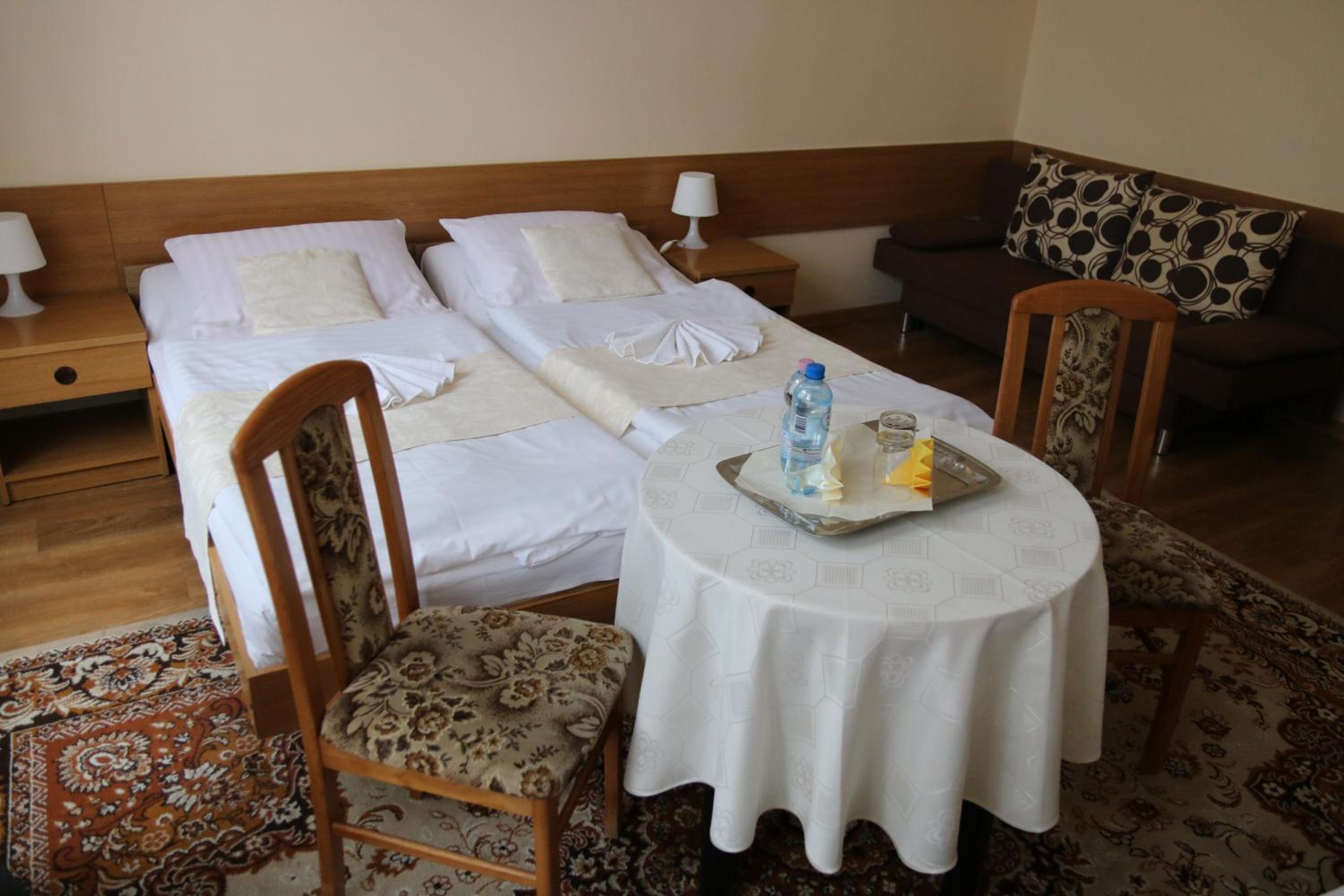 Double Room with Balcony - Photo 2