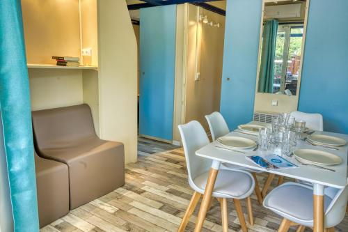 Chalet with Air Conditioning (5 Adults) photo 3