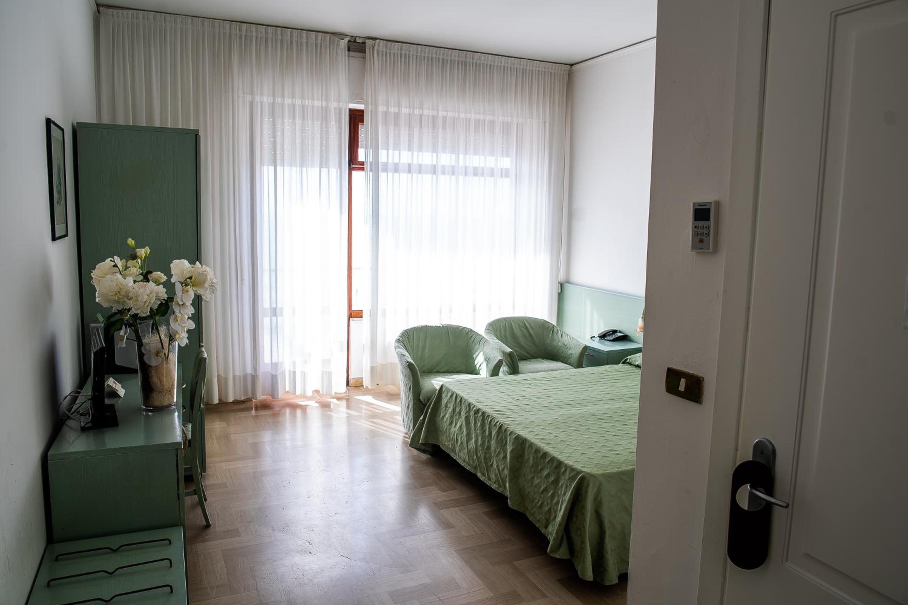 Double Room with Sea View photo 2