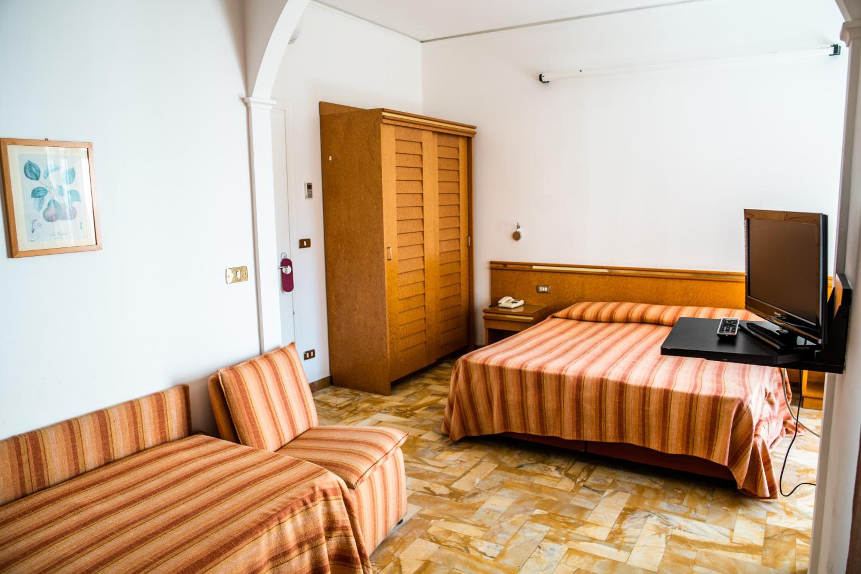 Triple Room photo 2