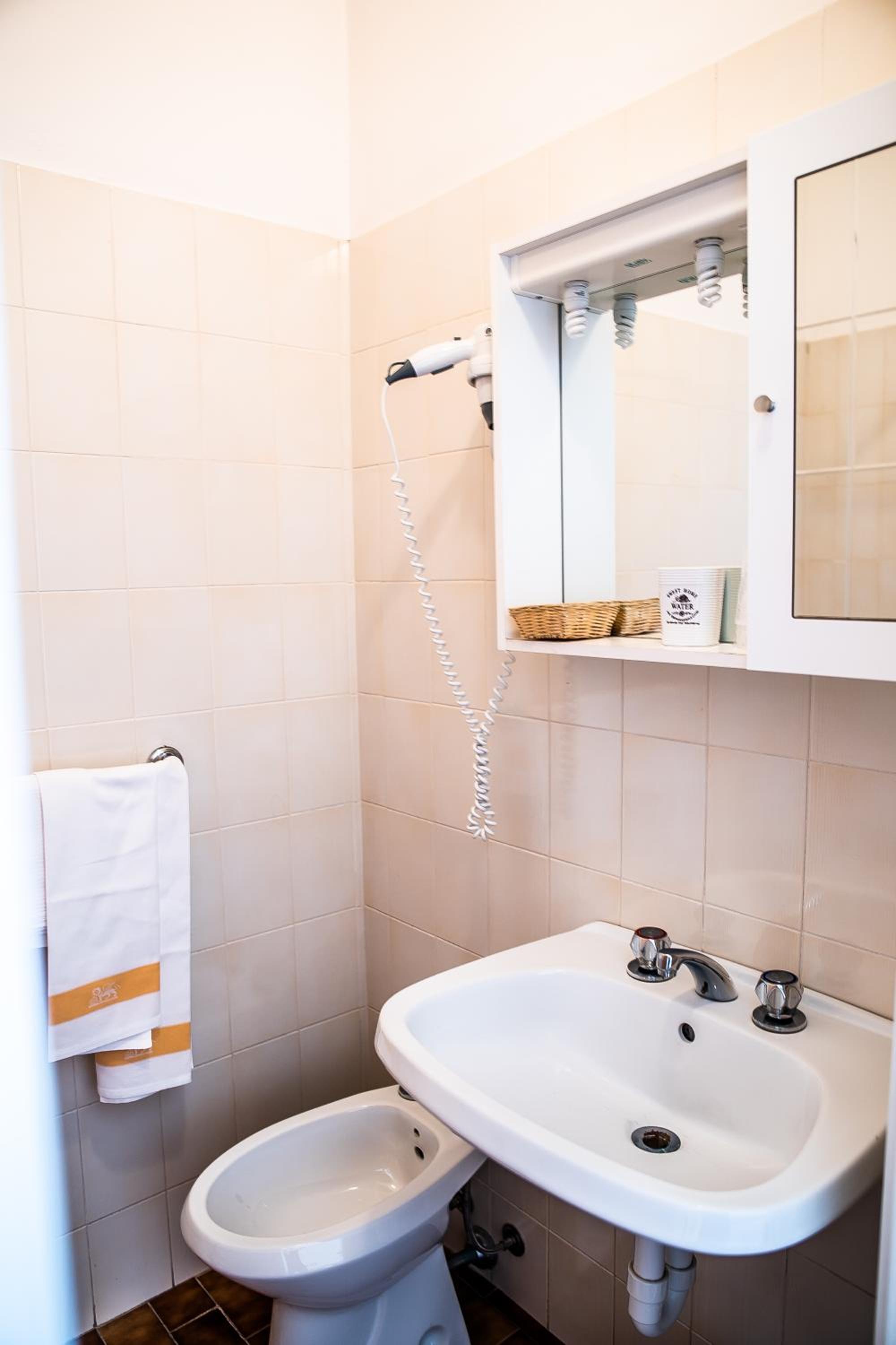 Budget Double Room - Annex photo 3