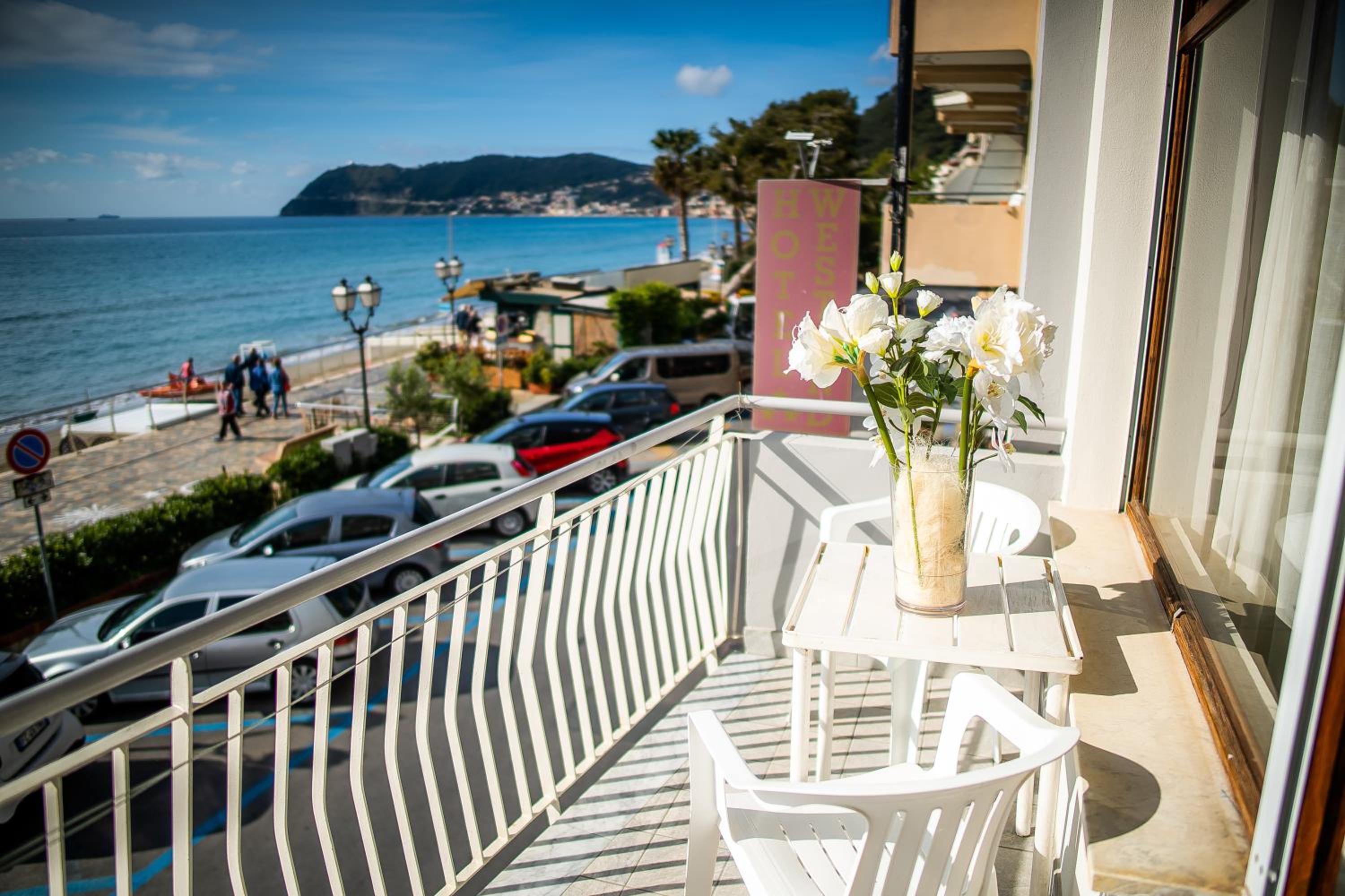 Standard Triple Room with Sea View photo 1