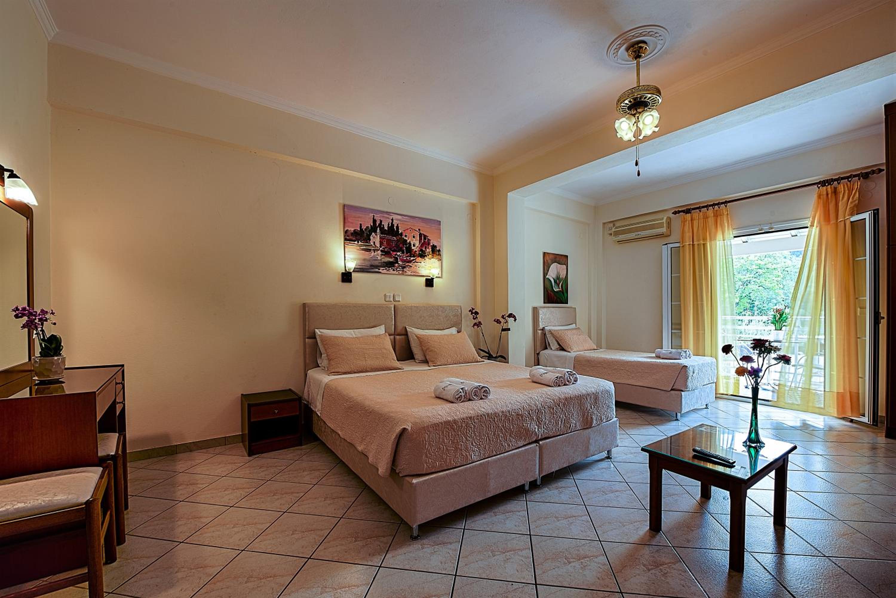 Deluxe Family Room photo 2