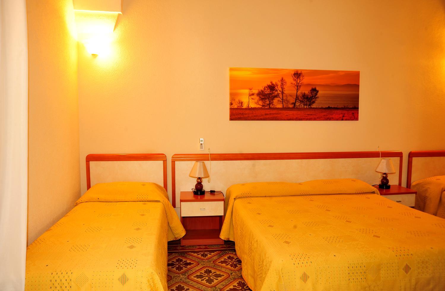 Double or Twin Room with Private Bathroom photo 3