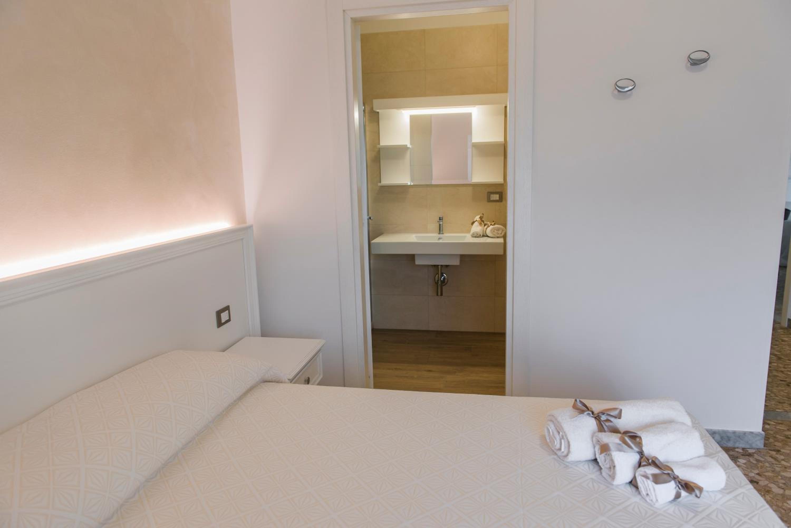 Double Room with Extra Bed - Photo 5